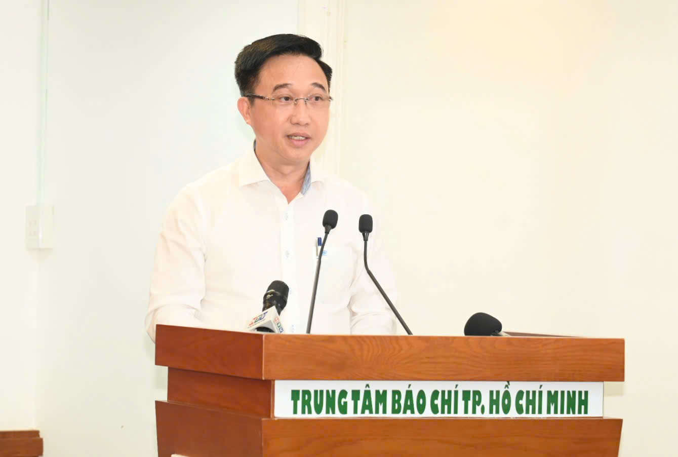 Phó Bí thư Thành ủy TPHCM Đặng Minh Thông phát biểu chỉ đạo tại buổi họp báo - Ảnh: Quốc Thanh
