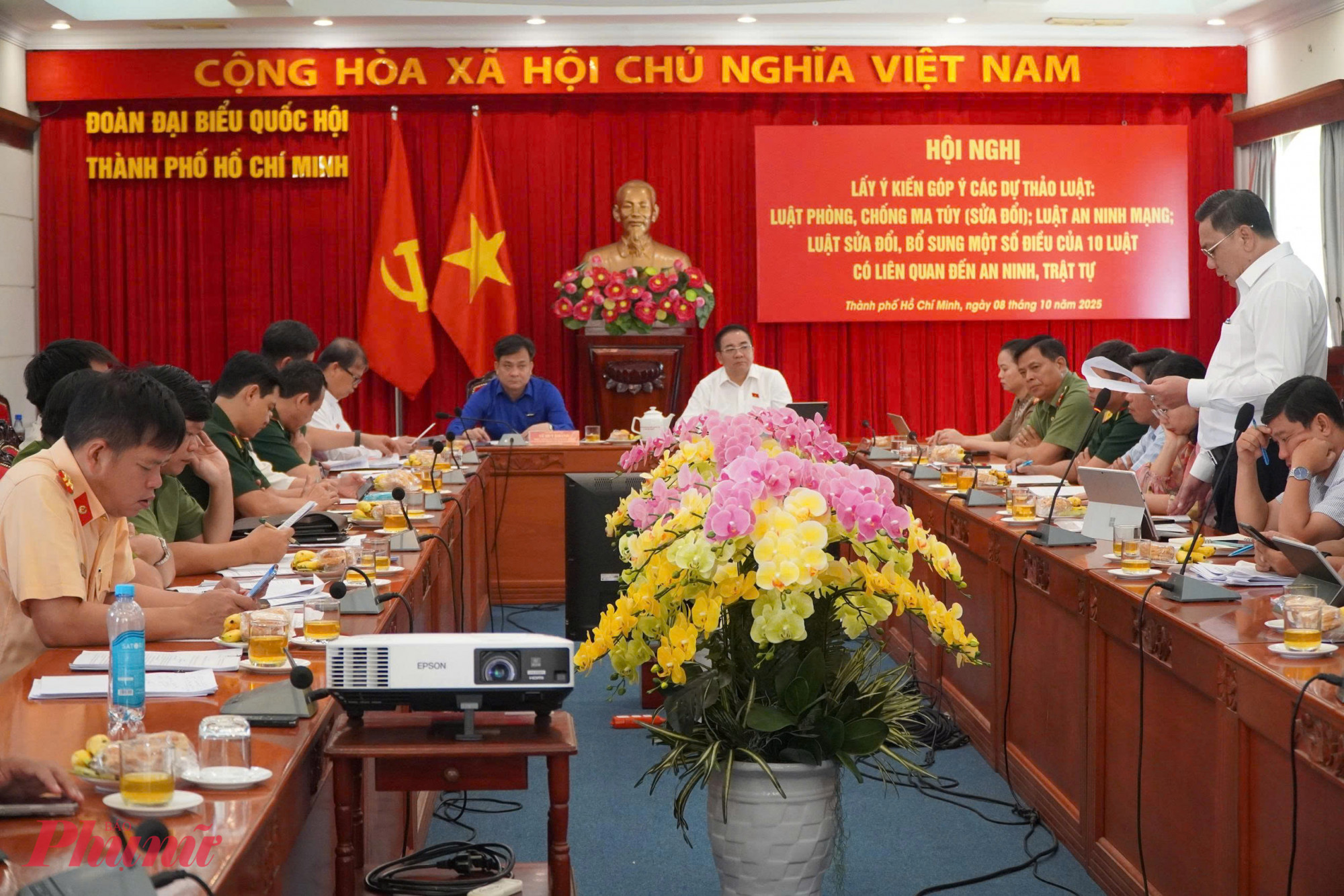 Hội nghị lấy ý kiến góp ý đối với 3 dự thảo luật quan trọng gồm: Luật Phòng, chống ma túy (sửa đổi), Luật An ninh mạng (sửa đổi) và Luật sửa đổi, bổ sung một số điều của 10 luật liên quan đến lĩnh vực an ninh, trật tự - Ảnh: Thanh Tâm