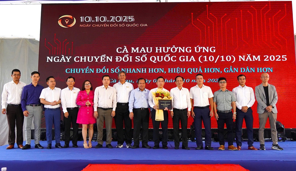Hiệp hội chuyển đổi số tỉnh Cà Mau ra mắt - Ảnh: CTV
