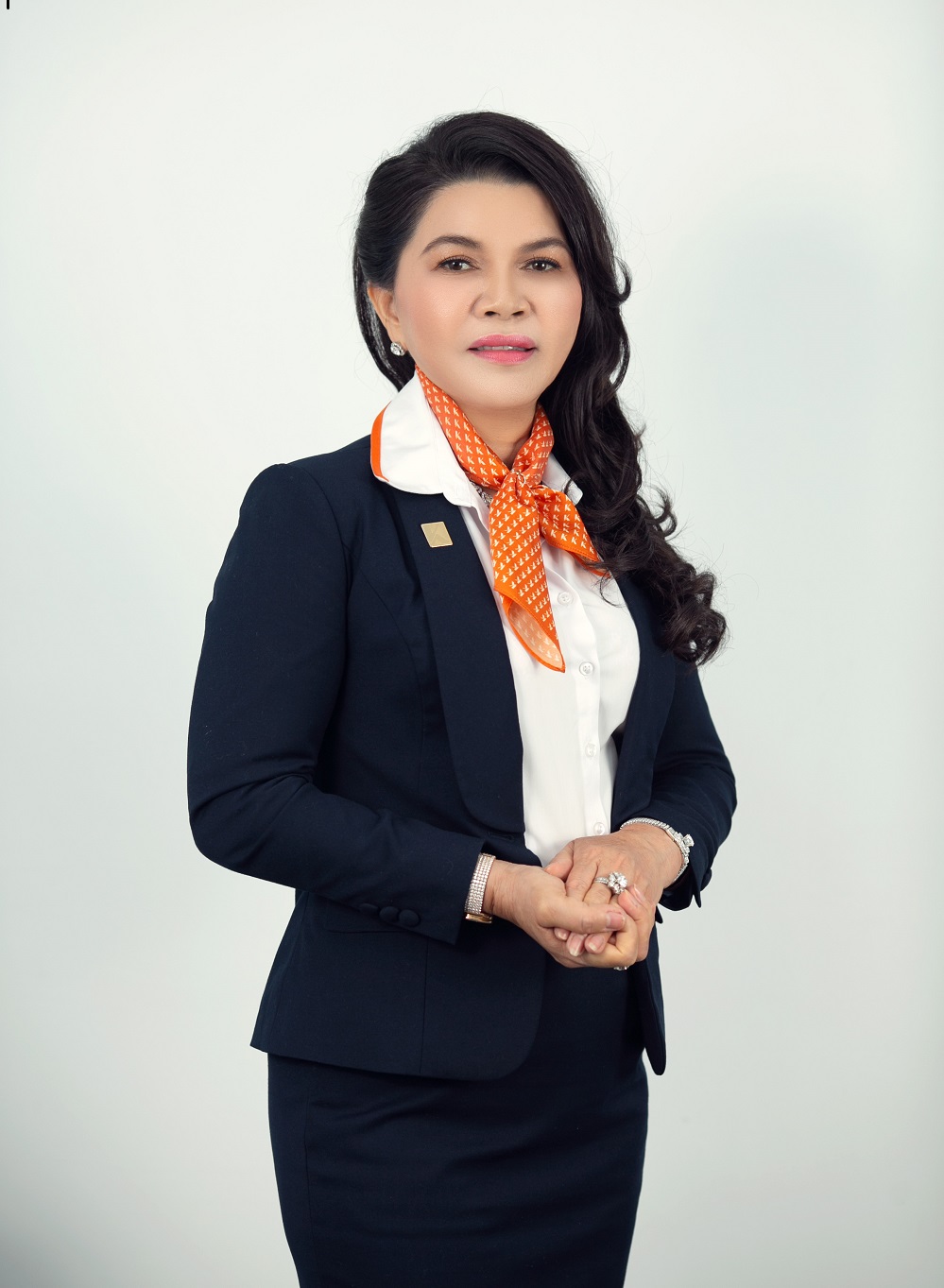 Doanh nhân Đặng Thị Kim Oanh: “Trách nhiệm của doanh nghiệp là chung tay với cộng đồng” Chân dung bà Đặng Thị Kim Oanh - Chủ tịch HĐQT Kim Oanh Group, Chủ tịch Hội đồng Quản lý Quỹ Khởi Sự Từ Tâm