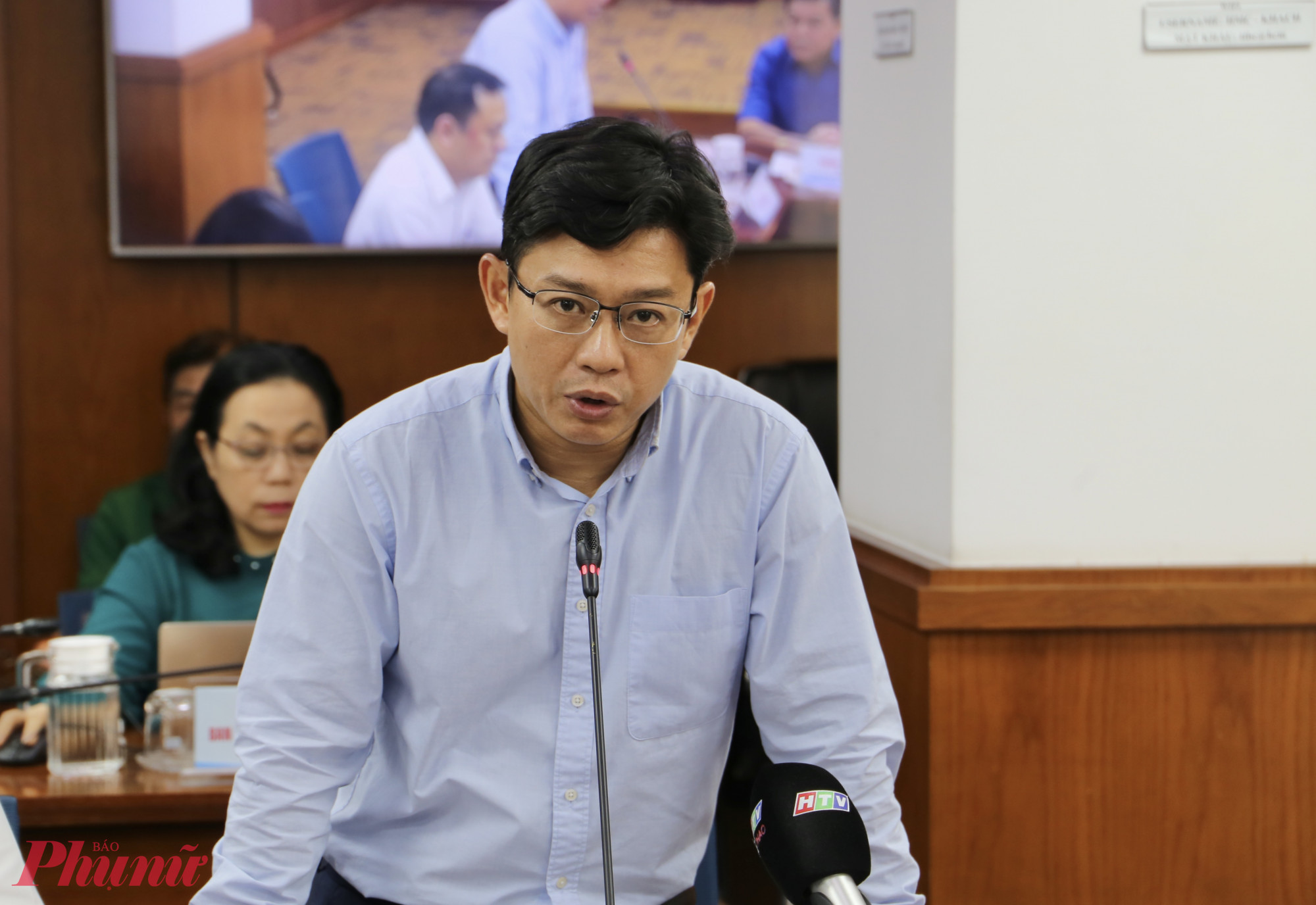Ông Nguyễn Bảo Cường - Trưởng phòng Lao động tiền lương và bảo hiểm xã hội (Sở Nội vụ TPHCM) - thông tin tại buổi họp báo - Ảnh: Thanh Tâm 
