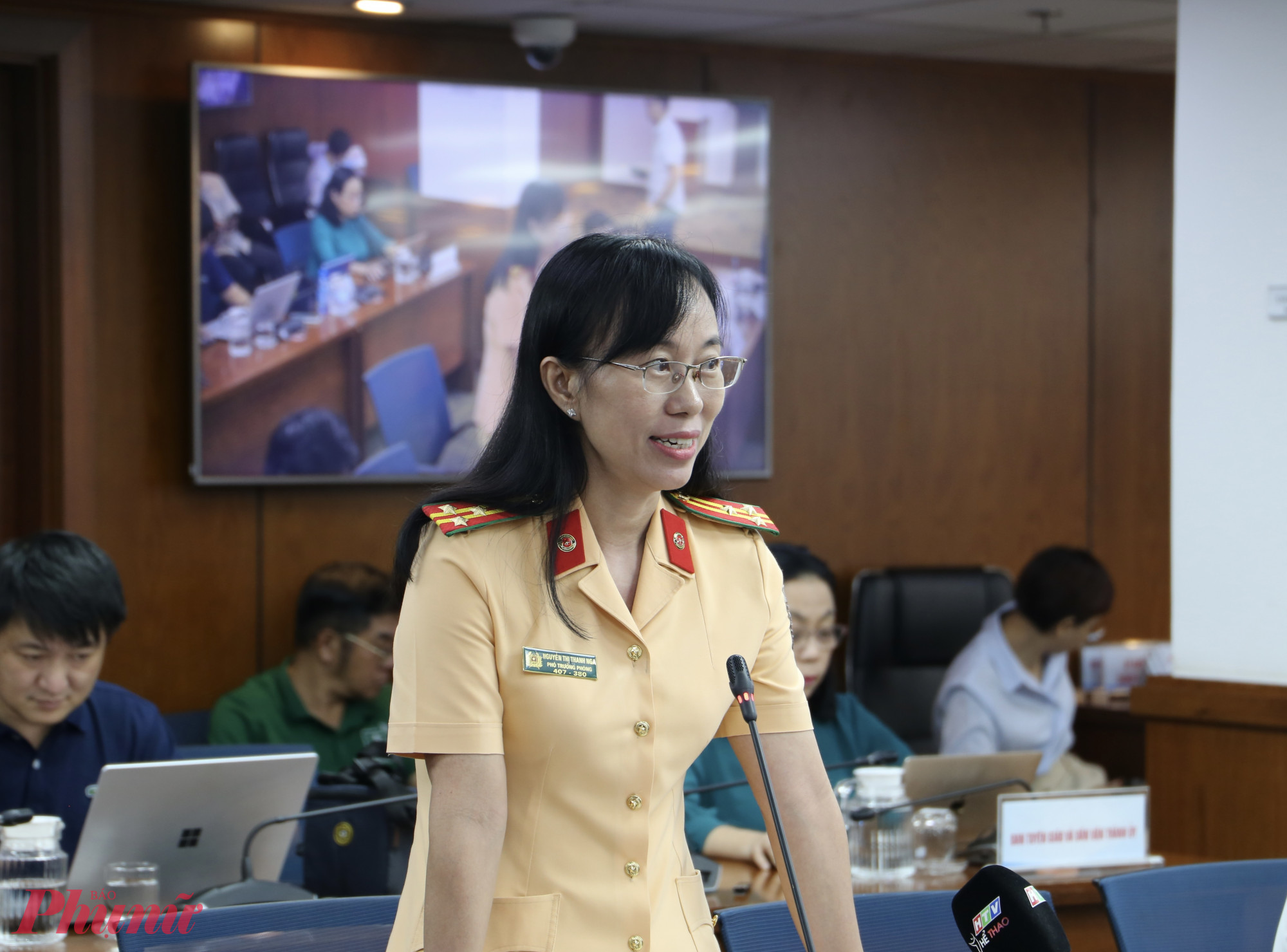 Thượng tá Nguyễn Thị Thanh Nga - Phó Trưởng phòng Cảnh sát giao thông (PC08), Công an TPHCM - thông tin tại buổi họp báo - Ảnh: Thanh Tâm