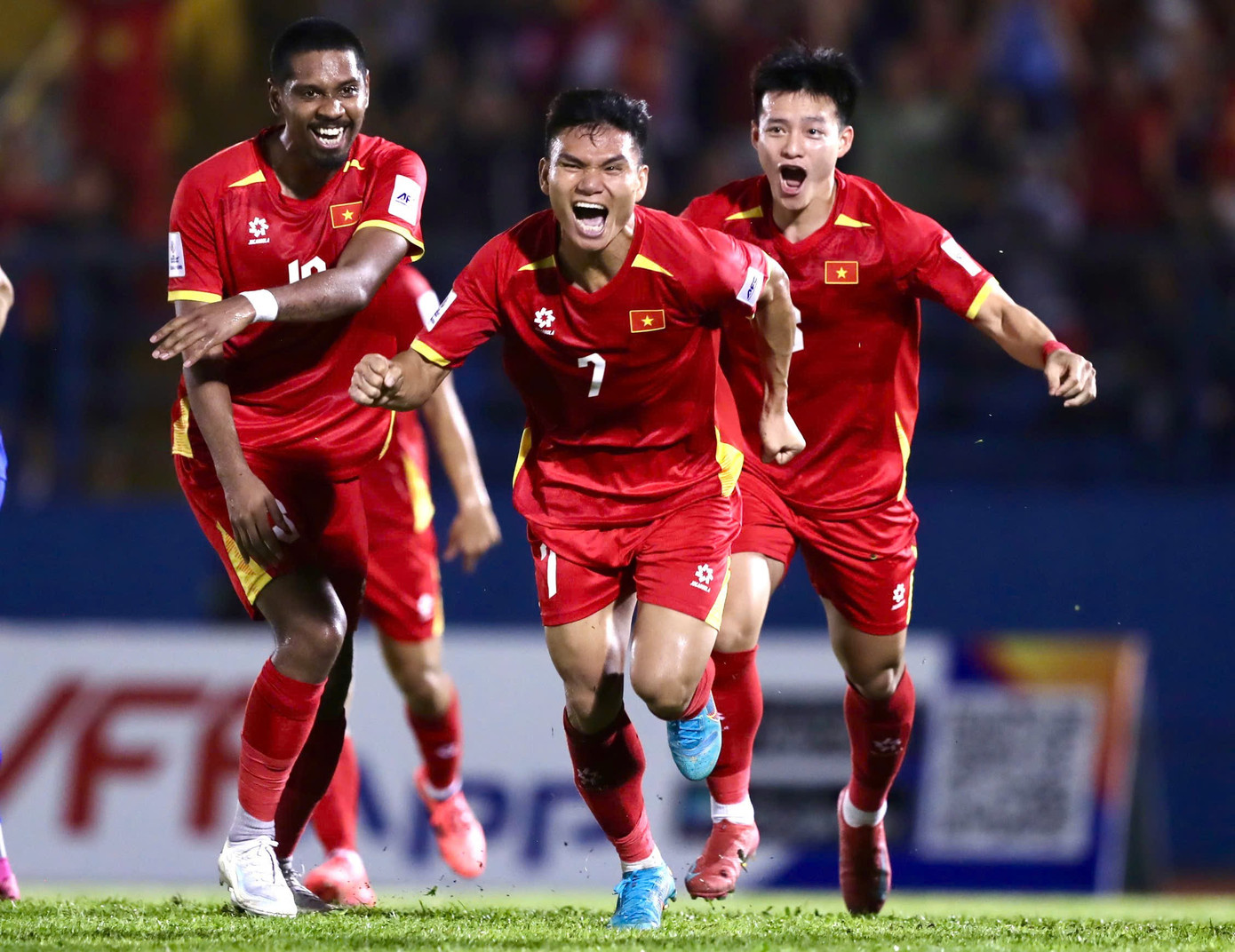 Đội tuyển Việt Nam chật vật đánh bại Nepal - Ảnh: TPO