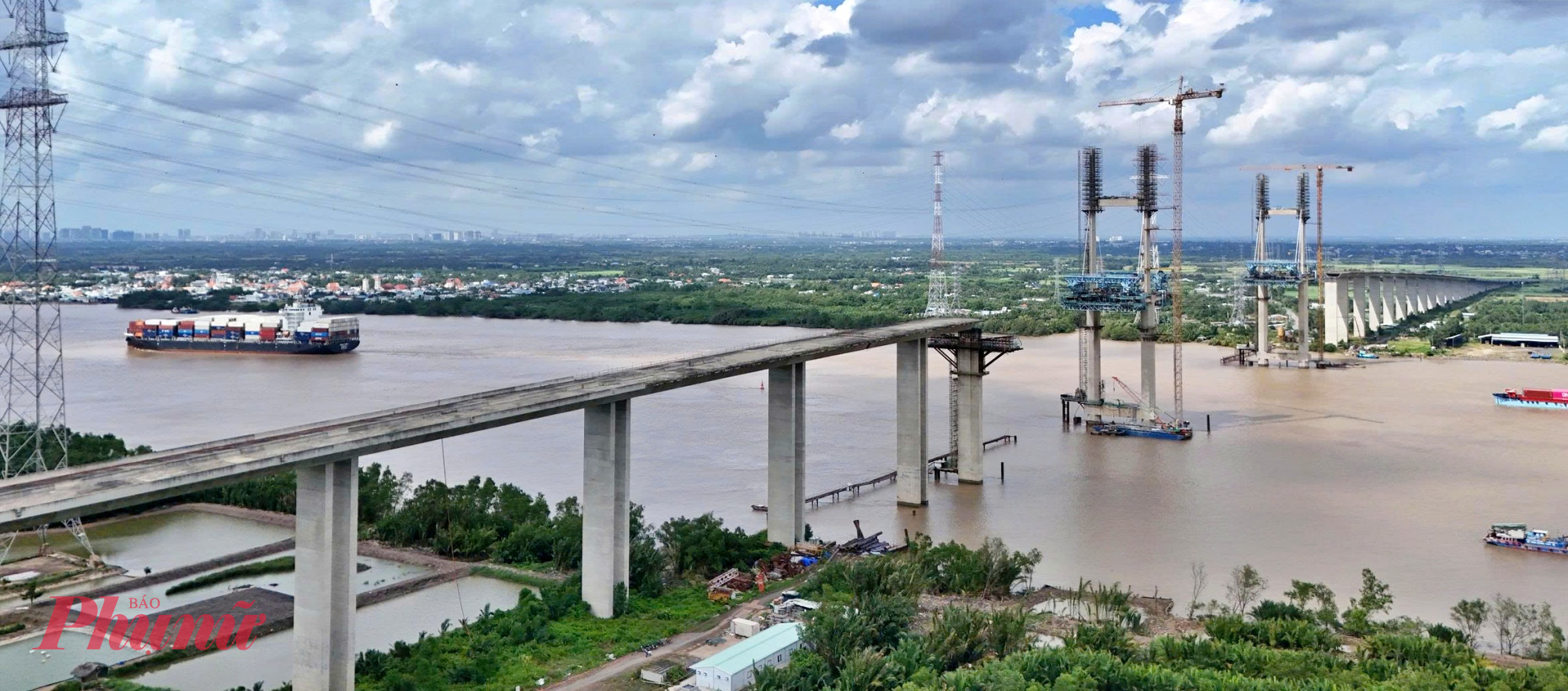 Hiện gói thầu cầu Phước Khách đã khởi động lại sau thời gian dài gián đoạn và đang tăng tốc thi công, dự kiến hoàn thành vào tháng 9/2026. 