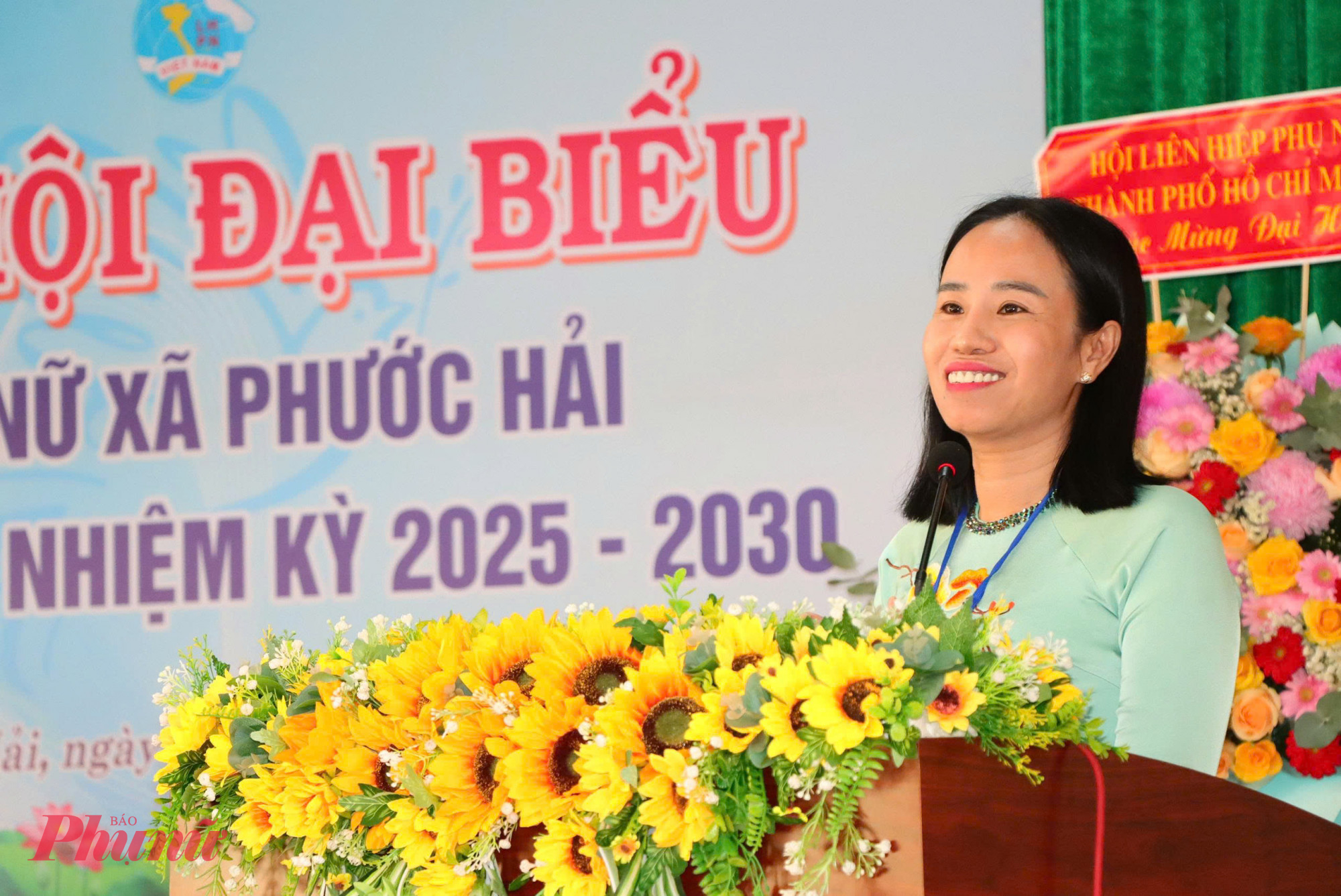 Chủ tịch Hội LHPN TPHCM Võ Ngọc Thanh Trúc - biểu dương và ghi nhận những kết quả nội bật của Hội LHPN xã Phước Hải - Ảnh H.Thảo