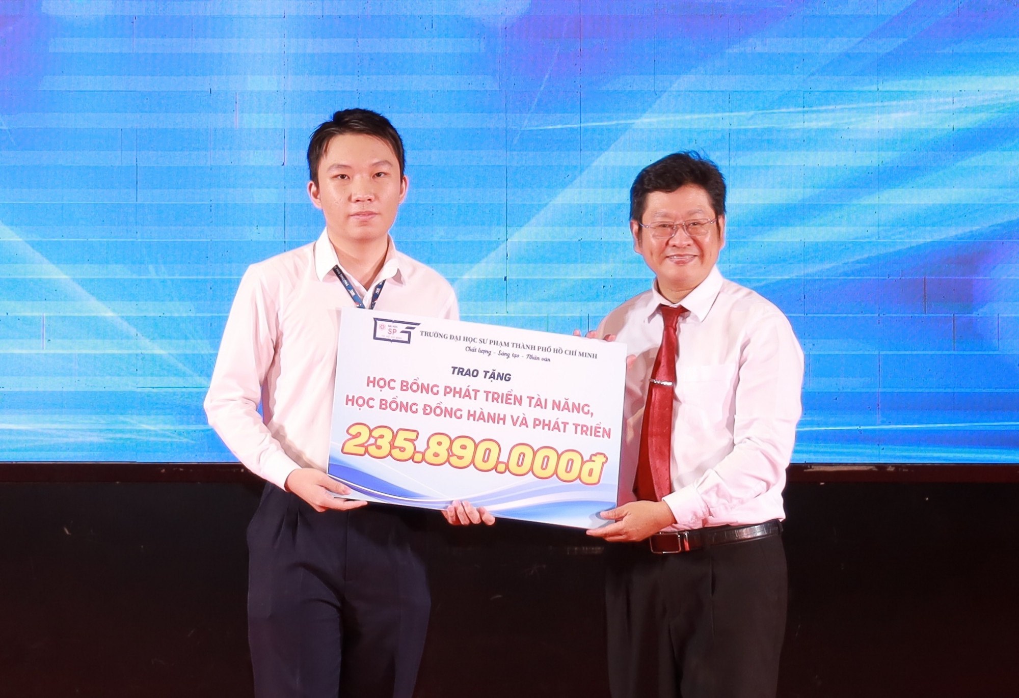 Nguyễn Lê Đăng Khoa đạt huy chương Vàng Olympic Vật lý châu Âu (EuPhO 2025) - Ảnh: HCMUE