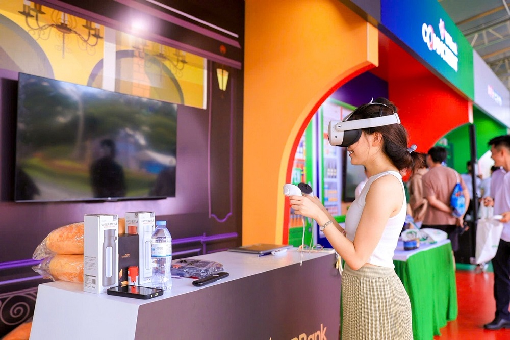 Khu phố thịnh vượng của VPBank với nhiều hoạt động hấp dẫn thu hút hàng ngàn du khách - Ảnh: VP Bank