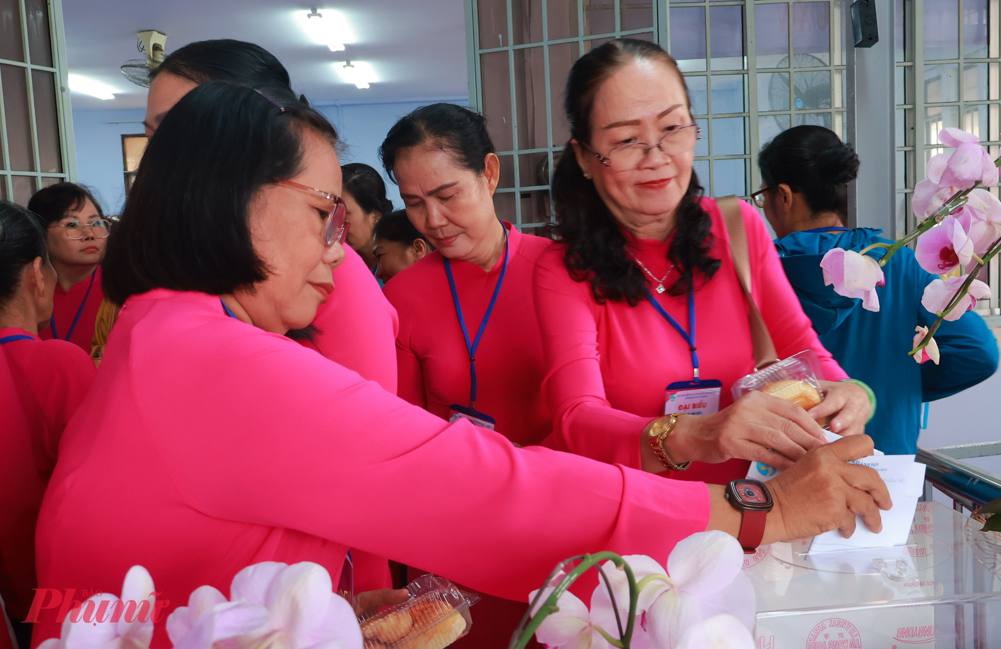 Tại Đại hội, Hội LHPN phường đã phát động đại biểu đóng góp ủng hộ đồng bào bị thiệt hại do cơn bão số 10 gây ra và ủng hộ nhân dân Cu Ba