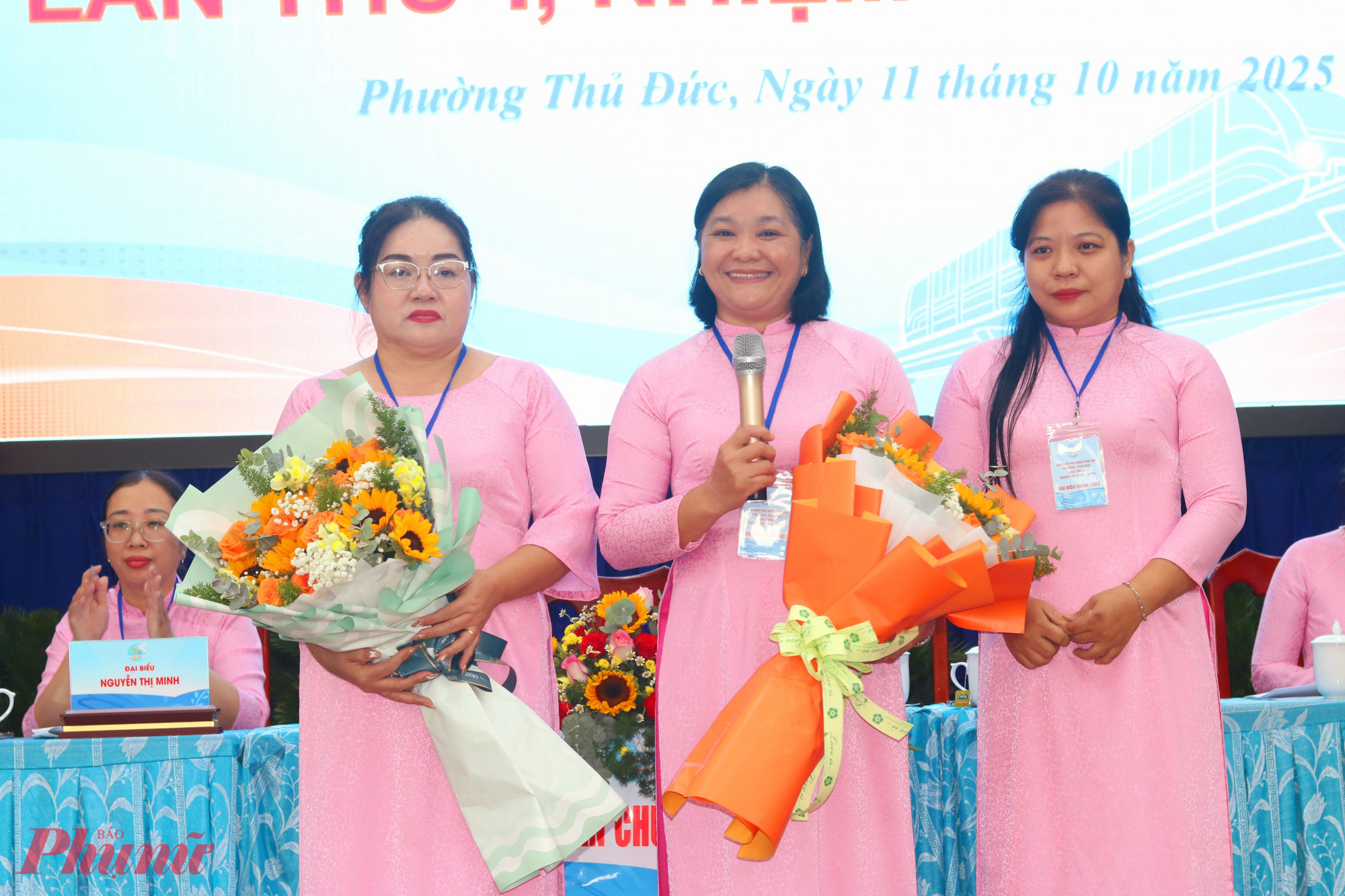 Bà Nguyễn Thị Thanh Luận (giữa) là Chủ tịch Hội LHPN phường Thủ Đức, nhiệm kỳ 2025 – 2030 - Ảnh: Thảo Nguyên