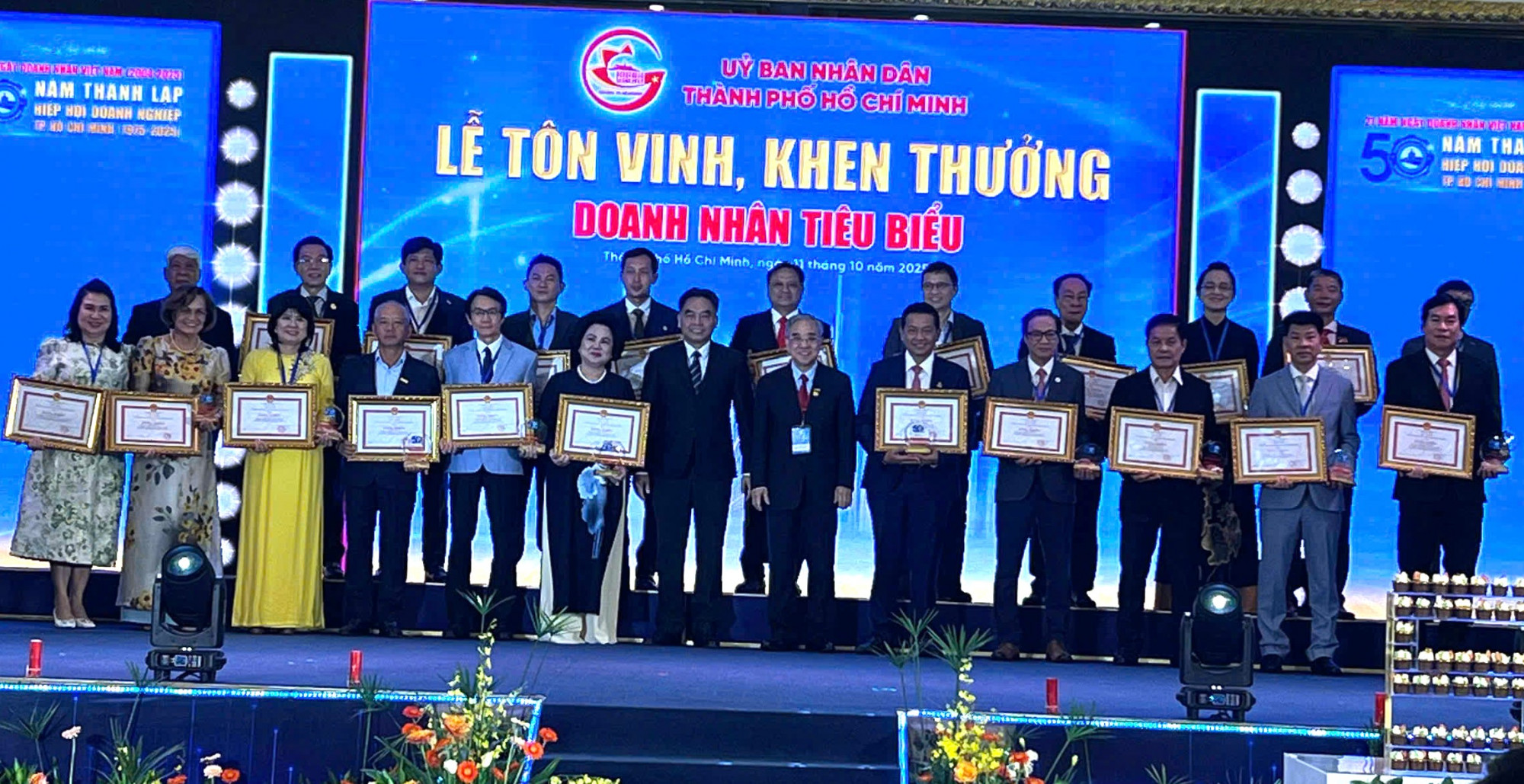 Các doanh nghiệp, doanh nhân được nhận danh hiệu doanh nghiệp, doanh nhân tiêu biểu do TPHCM trao tặng