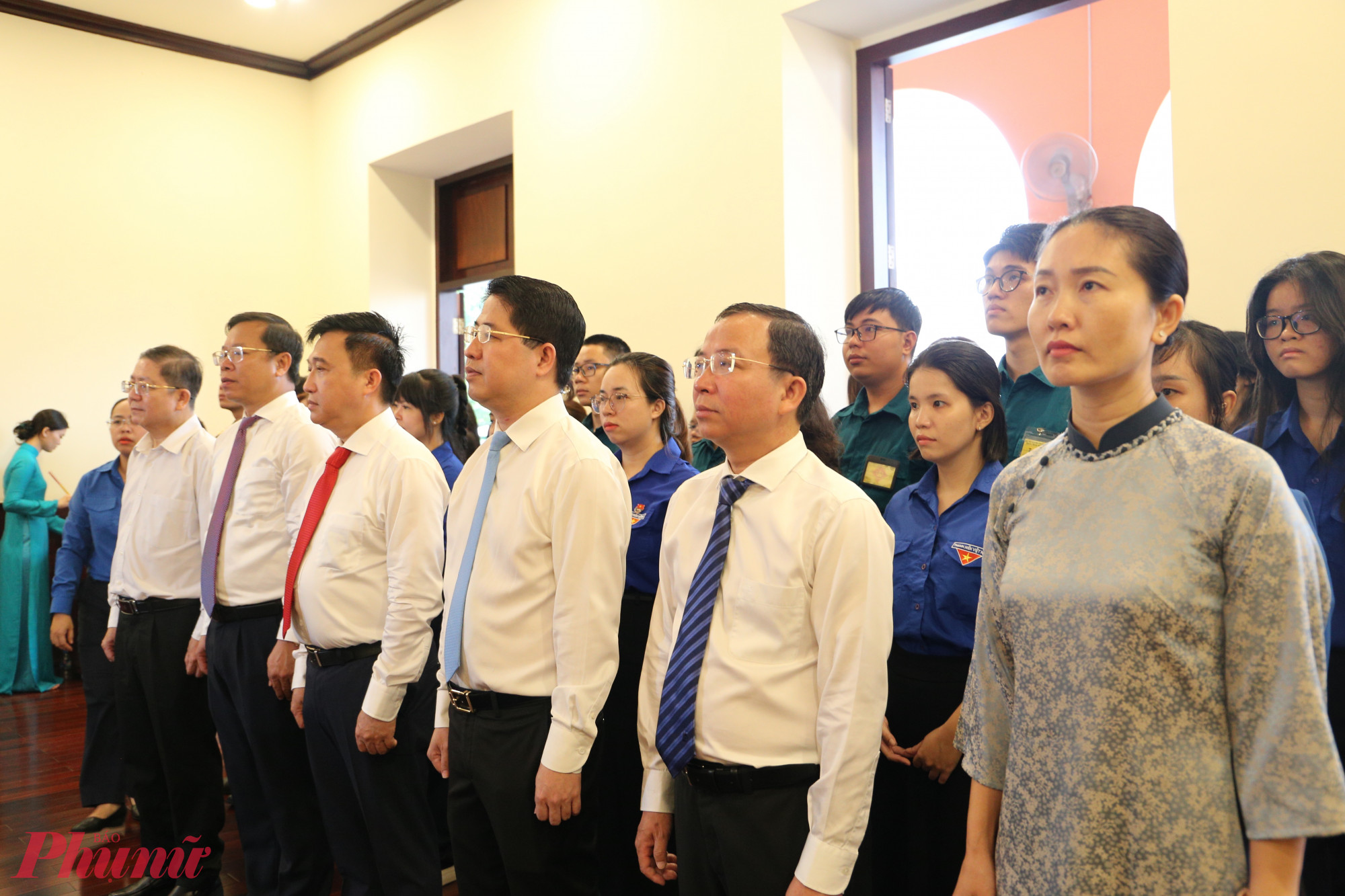 Thành kính dâng hoa tưởng nhớ Chủ tịch Hồ Chí Minh tại Bảo tàng Hồ Chí Minh - Ảnh: Thanh Tâm