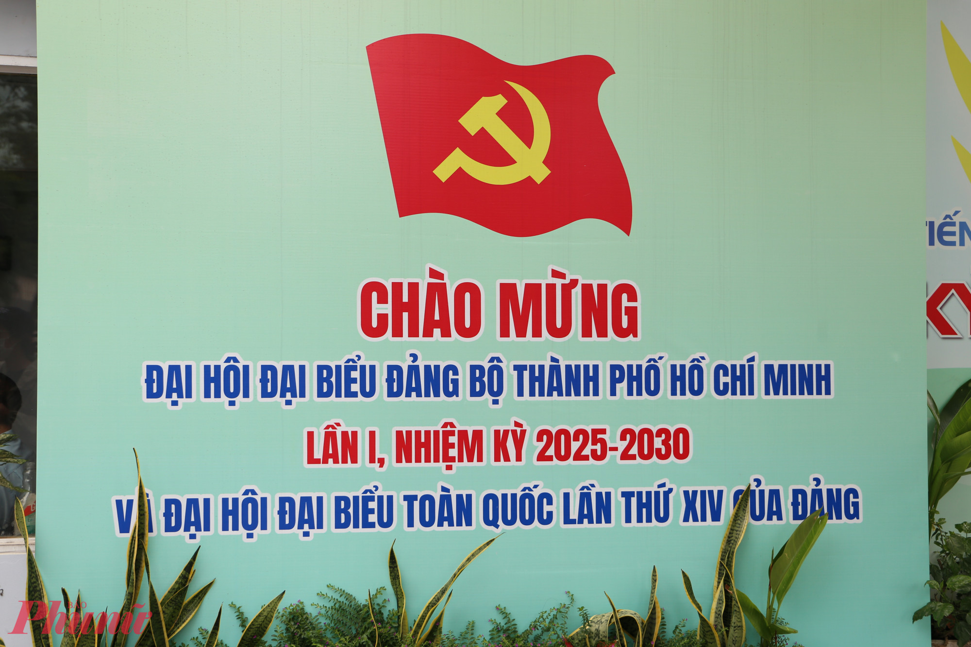 Trước cổng trụ sở Thành đoàn TPHCM - Ảnh: Thanh Tâm