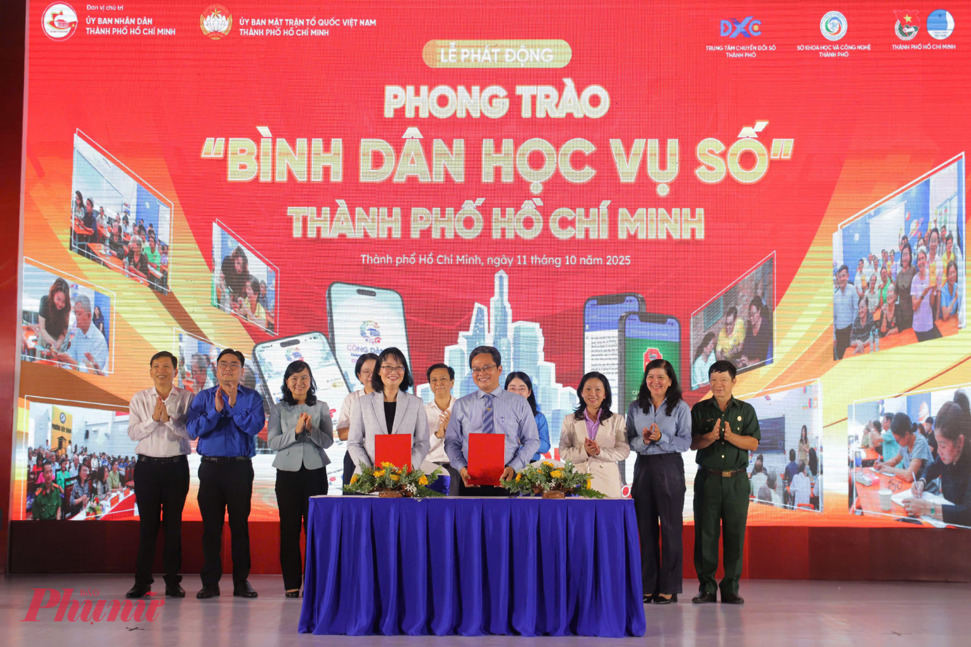 Tại sự kiện, UBND TPHCM và Ủy ban MTTQ Việt Nam thành phố đã ký kết Chương trình phối hợp triển khai phong trào. 