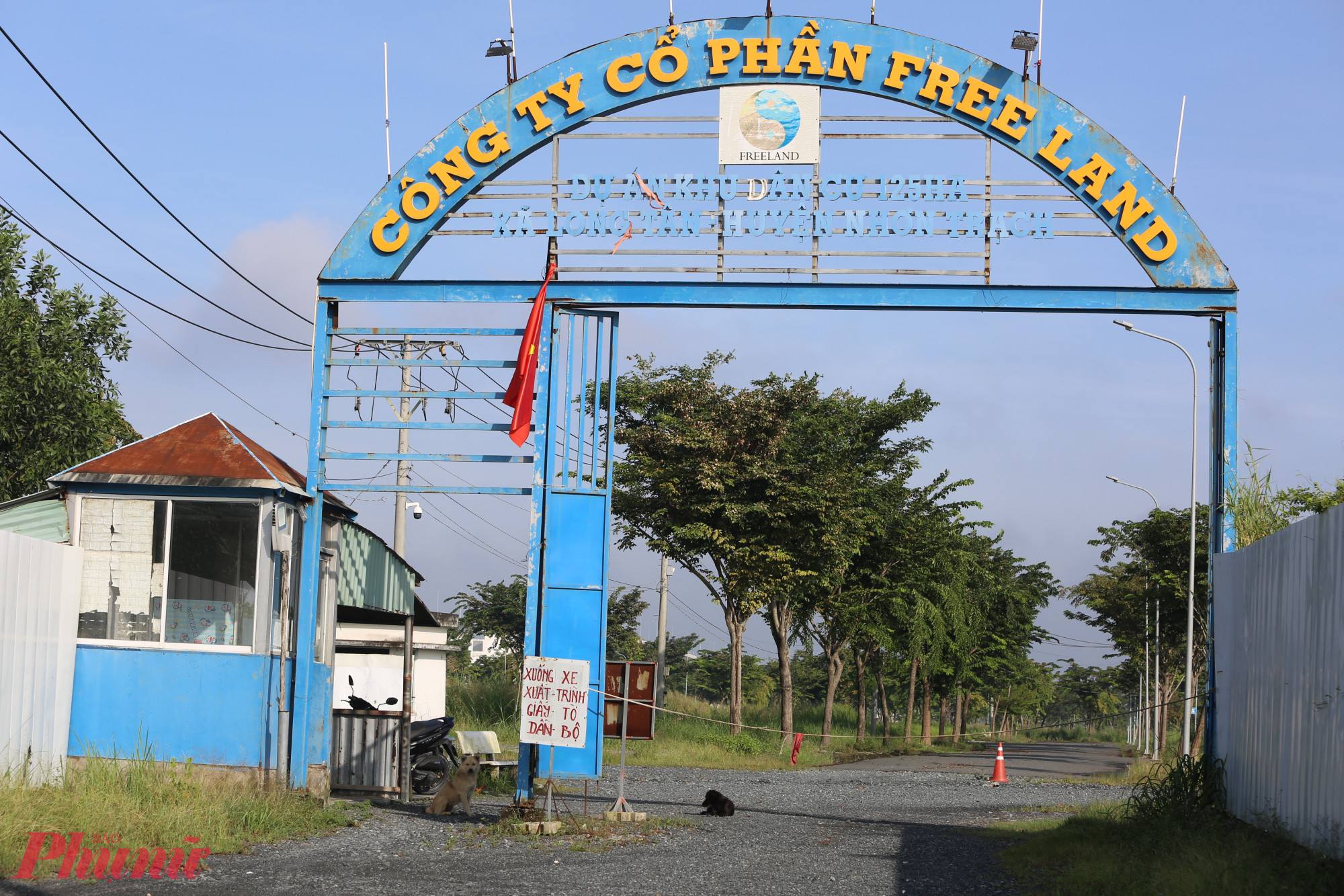Mới đây, Cục Cảnh sát điều tra tội phạm về kinh tế, tham nhũng, buôn lậu (C03) - Bộ Công an vừa khởi tố, bắt tạm giam bà Phan Thị Mỹ Thanh, nguyên Phó Bí thư Tỉnh ủy Đồng Nai, để điều tra về hành vi nhận hối lộ.   Hai cựu Chủ tịch UBND tỉnh Đồng Nai là ông Đinh Quốc Thái và ông Cao Tiến Dũng cùng bị khởi tố do sai phạm trong quản lý, sử dụng tài sản Nhà nước gây thất thoát, lãng phí.   Ngoài ra, C03 cũng khởi tố ông Võ Thanh Thuận, nguyên Trưởng phòng Đầu tư UBND tỉnh Đồng Nai, và định giá viên Đỗ Đình Ngoan. Hành vi vi phạm của các cựu lãnh đạo tỉnh Đồng Nai liên quan đến những sai phạm tại dự án King Bay