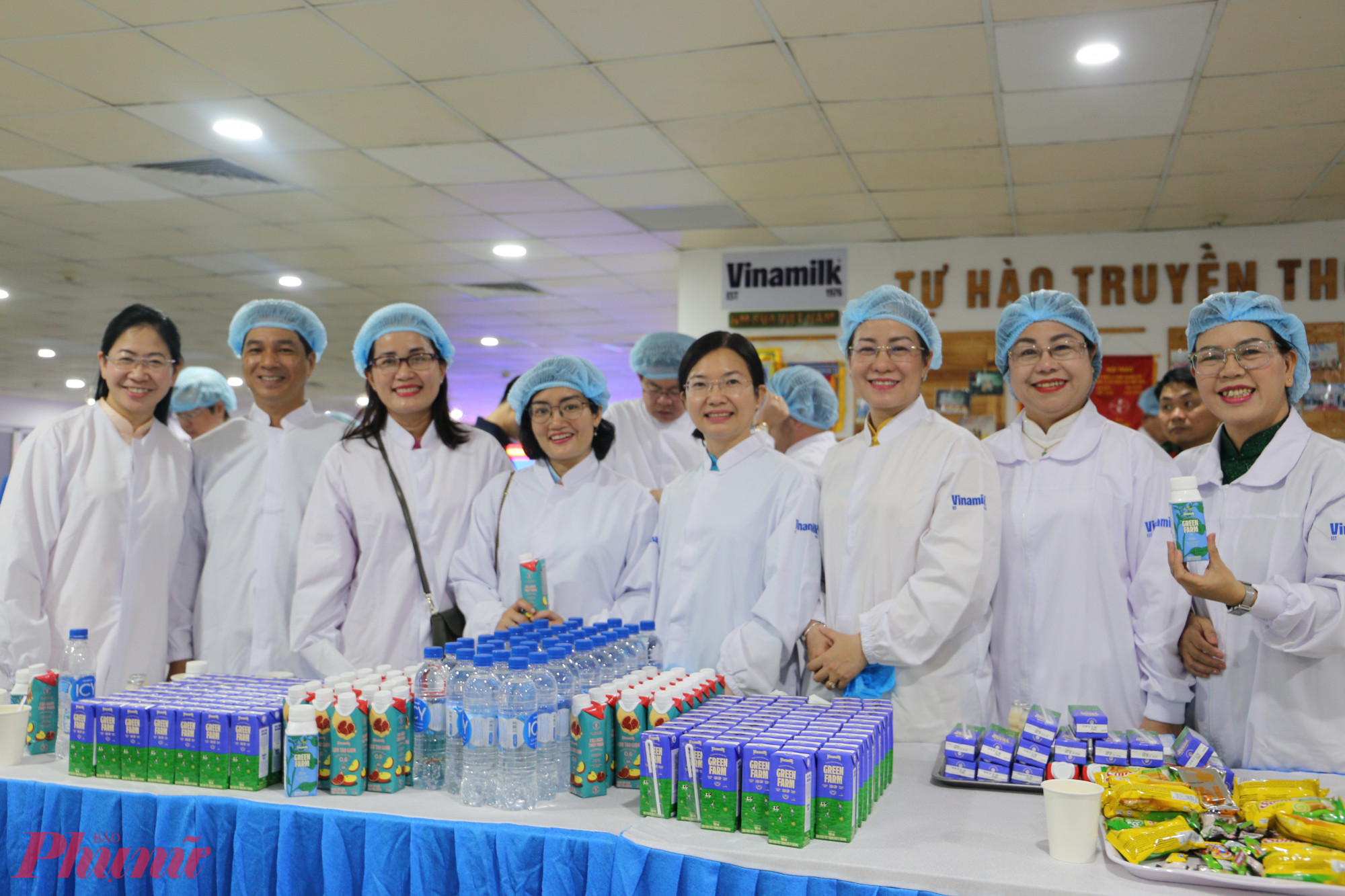 Khu vực trải nghiệm sản phẩm thu hút sự quan tâm của đại biểu với nhiều dòng sữa mới - Ảnh: Thanh Tâm
