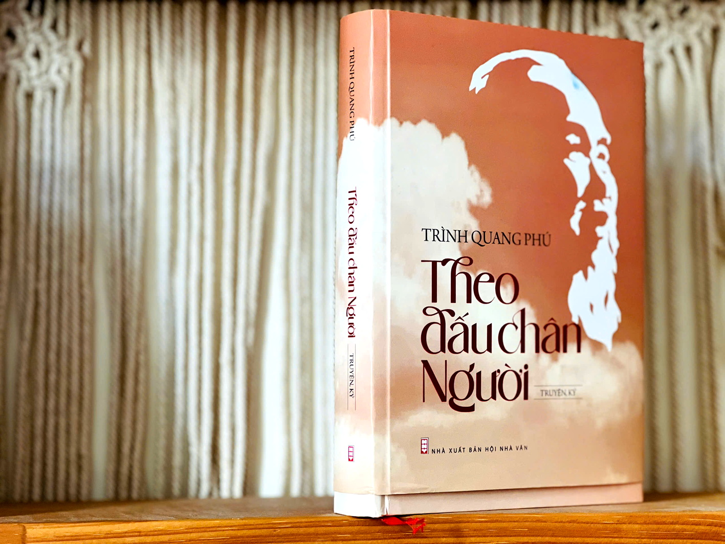 Tác phẩm của Giáo sư Trình Quang Phú viết về hành trình 30 năm tìm đường cứu nước của Bác Hồ