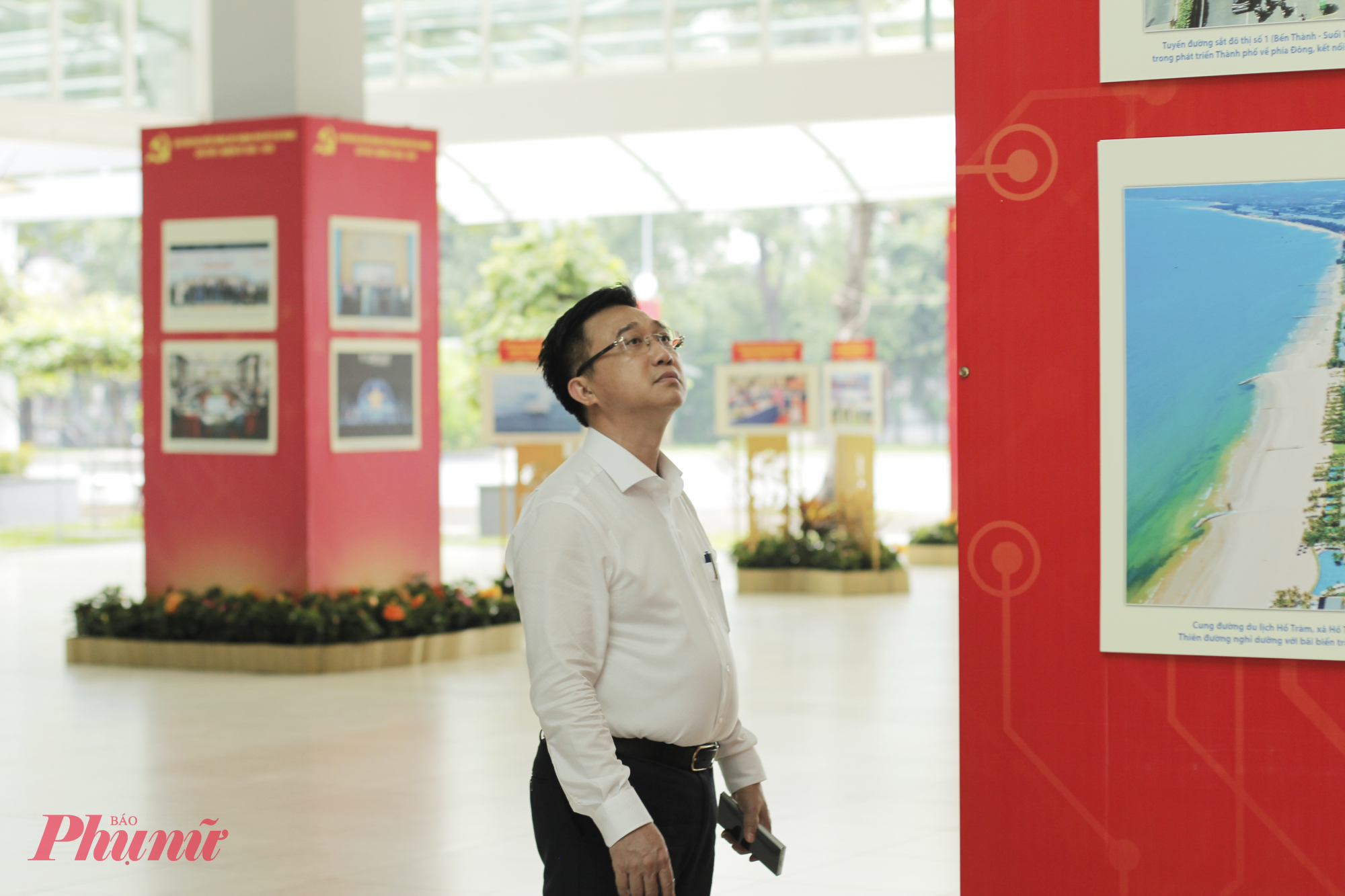 Lãnh đạo TPHCM kiểm tra tổng duyệt chương trình Đại hội Đại biểu Đảng bộ TPHCM, lần thứ I, nhiệm kỳ 2025 - 2030.  Phó Bí thư Thành ủy TPHCM Đặng Minh Thông 