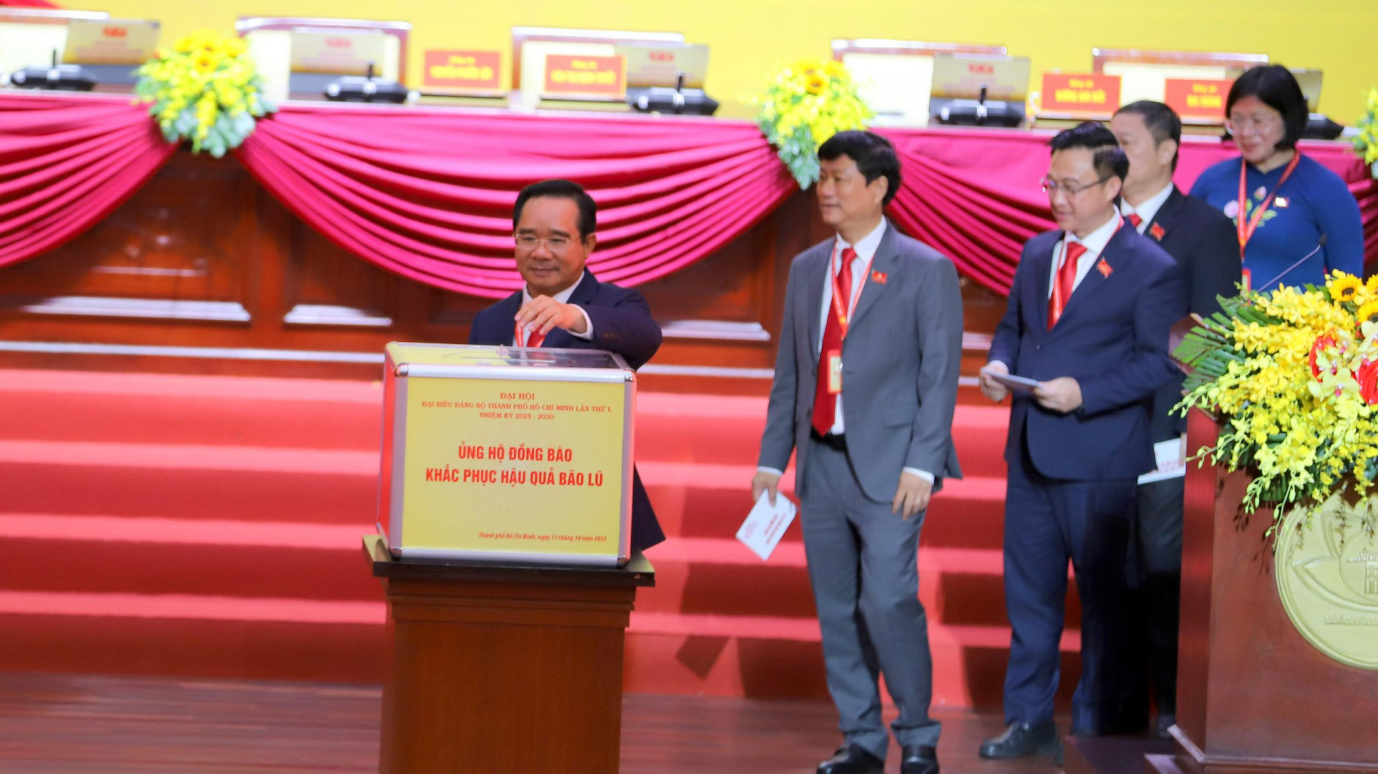 Chủ tịch UBND TPHCM Nguyễn Văn Được tham gia đóng góp Đáng chú ý, tại phiên trù bị, các đại biểu sẽ đóng góp để ủng hộ đồng bào khắc phục hậu quả lũ lụt, thiên tai.