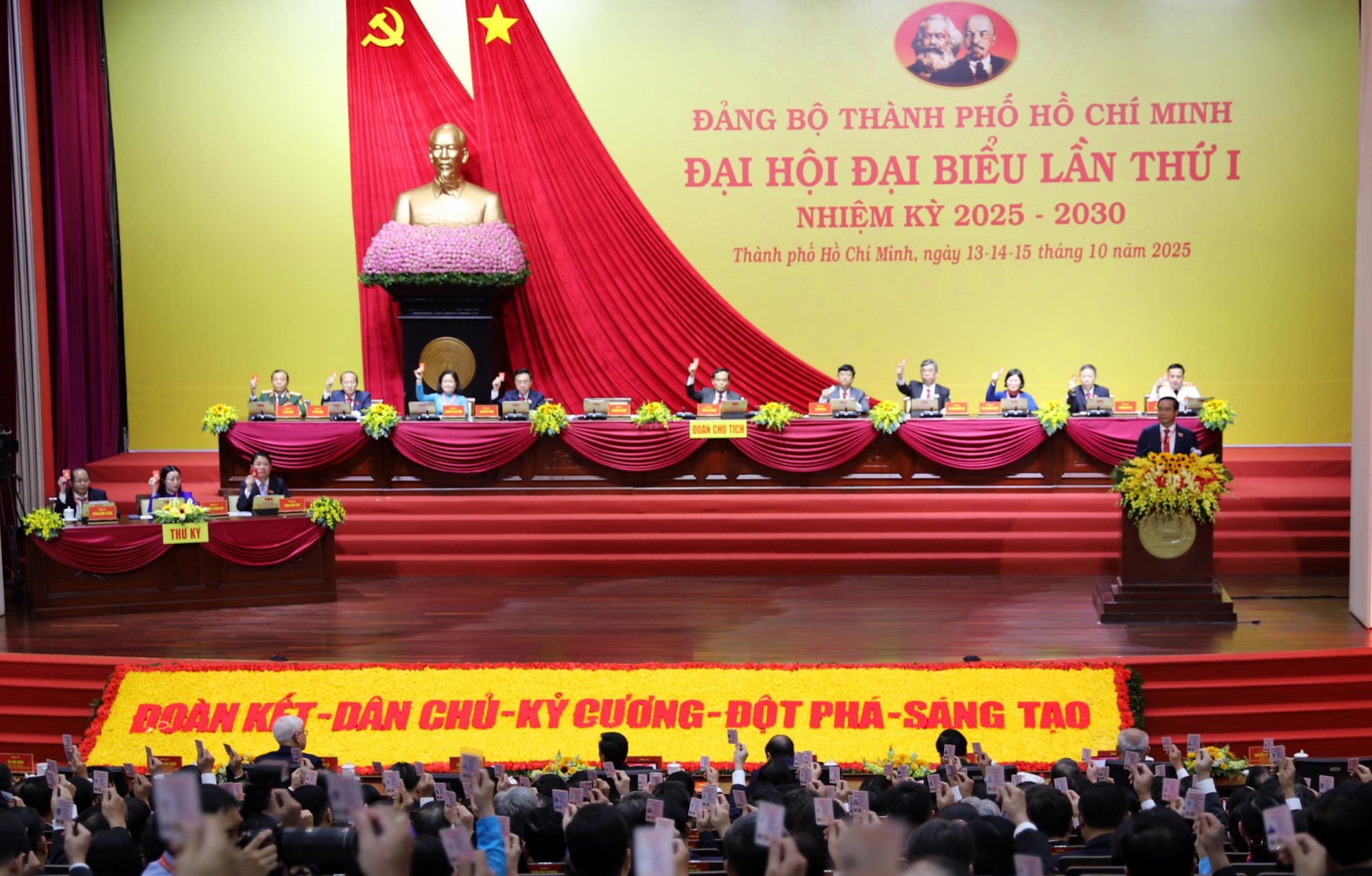 Tại phiên trù bị, đại hội tiến hành bầu đoàn chủ tịch, đoàn thư ký, ban thẩm tra tư cách đại biểu và thông qua chương trình làm việc, quy chế làm việc của đại hội. 