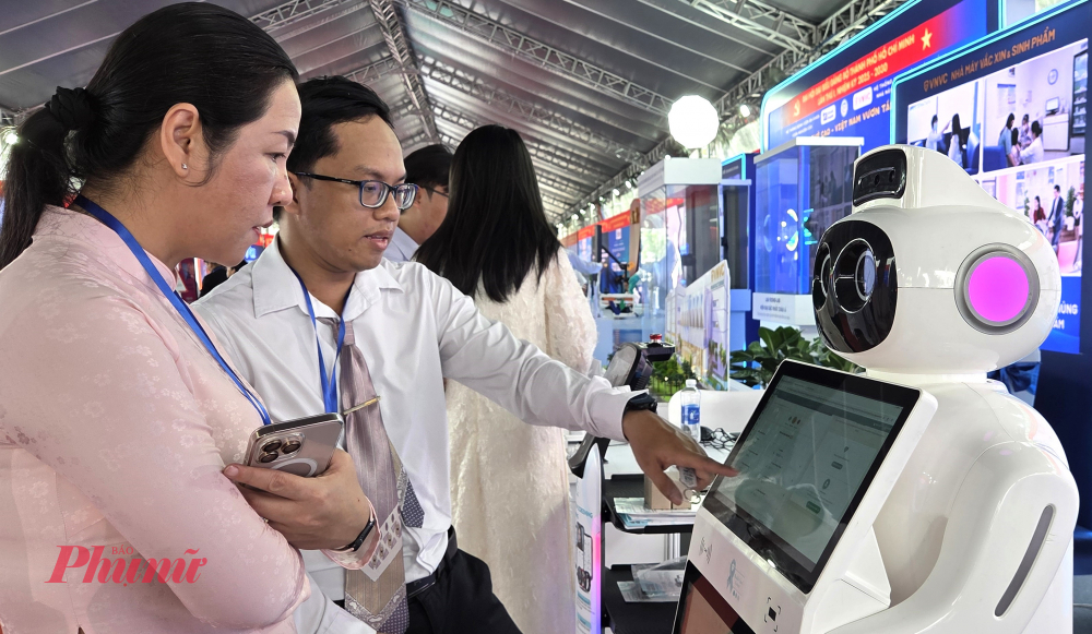 Robot thăm khám sức khỏe