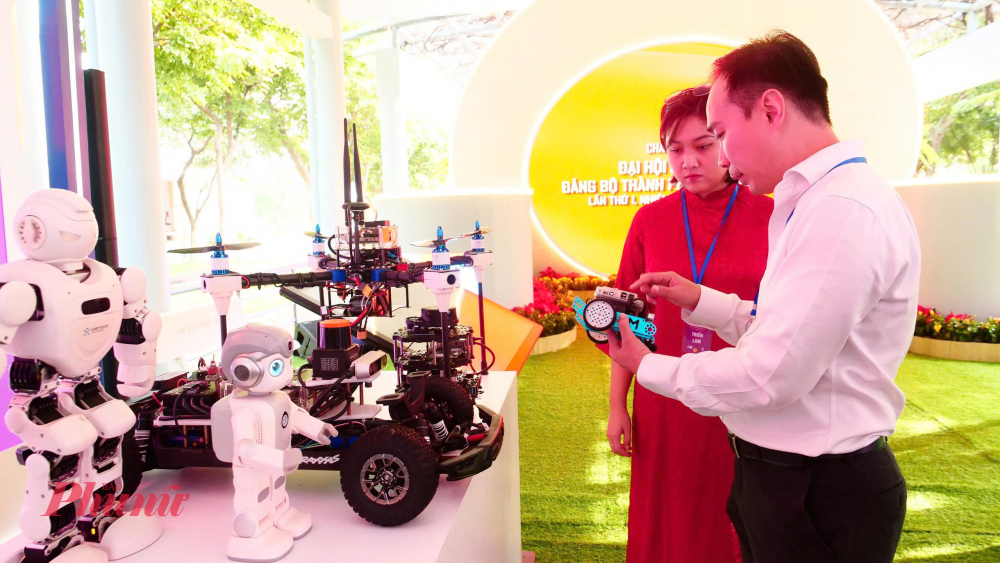 Các sản phẩm robot và tự động hóa thu hút nhiều sự chú ý.