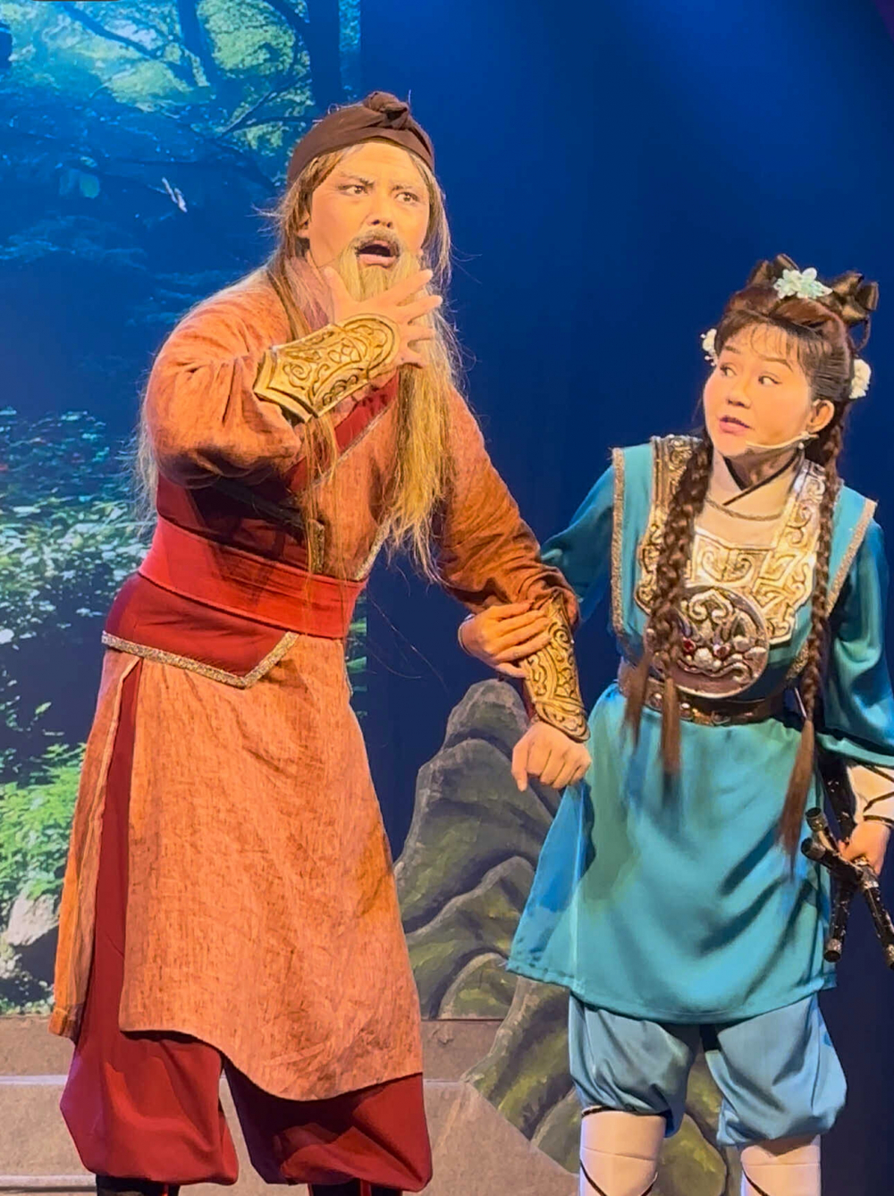 Nghệ sĩ Lê Thanh Thảo (phải) và Nghệ sĩ ưu tú Võ Minh Lâm trong Bức ngôn đồ Đại Việt