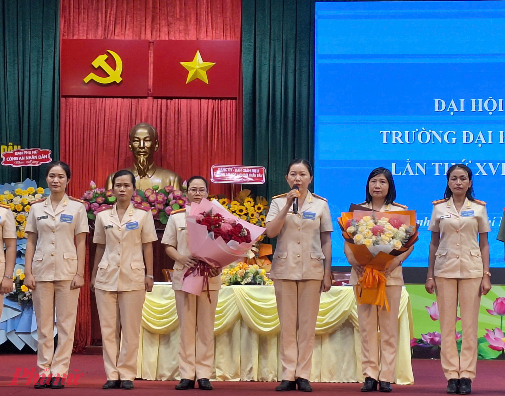 Đồng chí Hoàng Ngọc Thúy - tân Chủ tịch Hội Phụ nữ trường - phát biểu nhận nhiệm vụ - Ảnh: Trang Thư