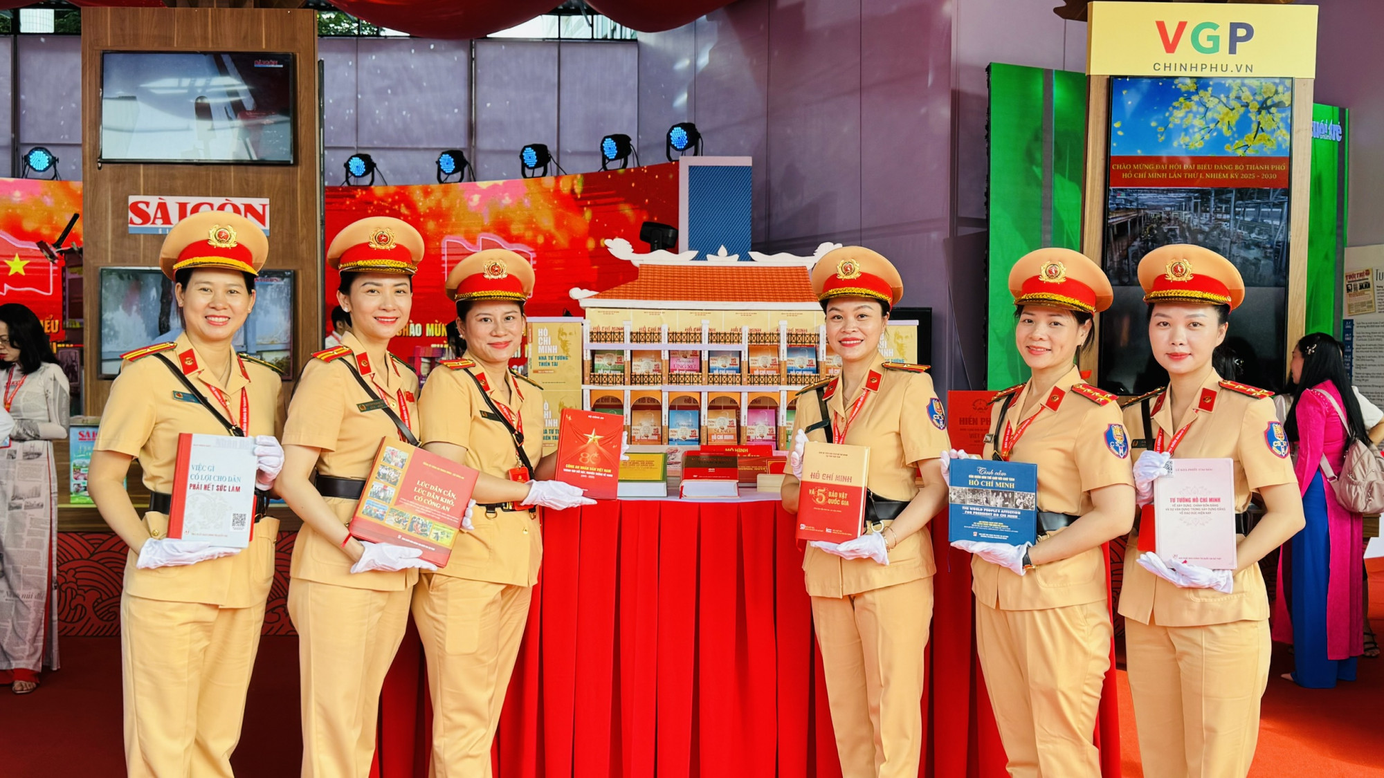 Triển lãm kéo dài đến hết ngày 16/10 - Ảnh: BTC