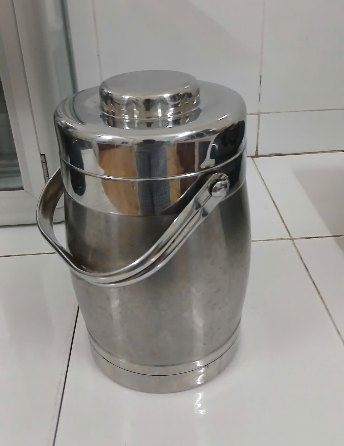 Gia đình tôi dùng cặp lồng để mua thức ăn ở hàng quán