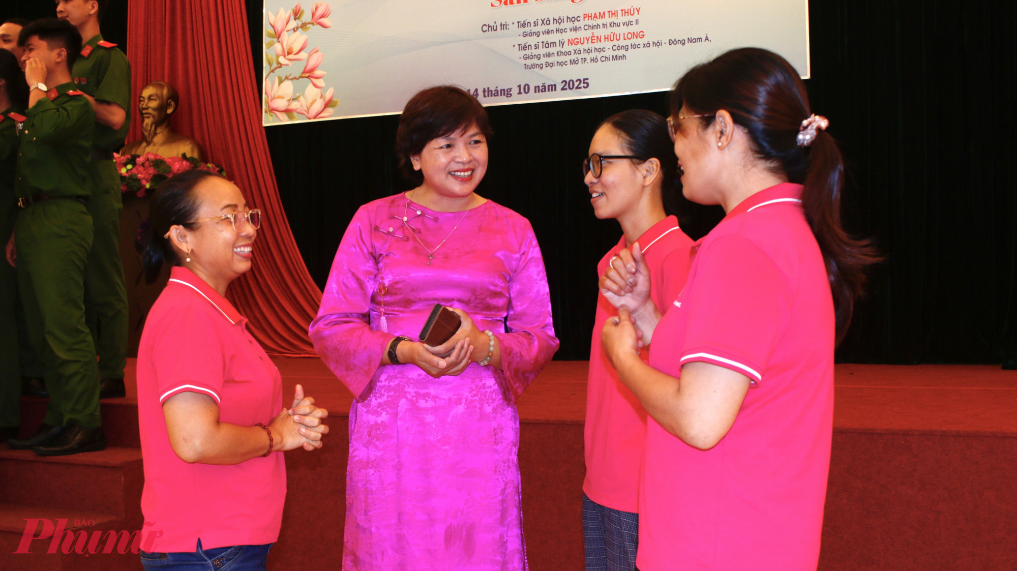 Khơi dậy nội lực, lan tỏa bản lĩnh phụ nữ thời đại mới Tiến sĩ Xã hội học,Chuyên gia tâm lý Phạm Thị Thúy - Giảng viên Học viện Chính trị Khu vực II có những chia sẻ cùng hội viên phụ nữ