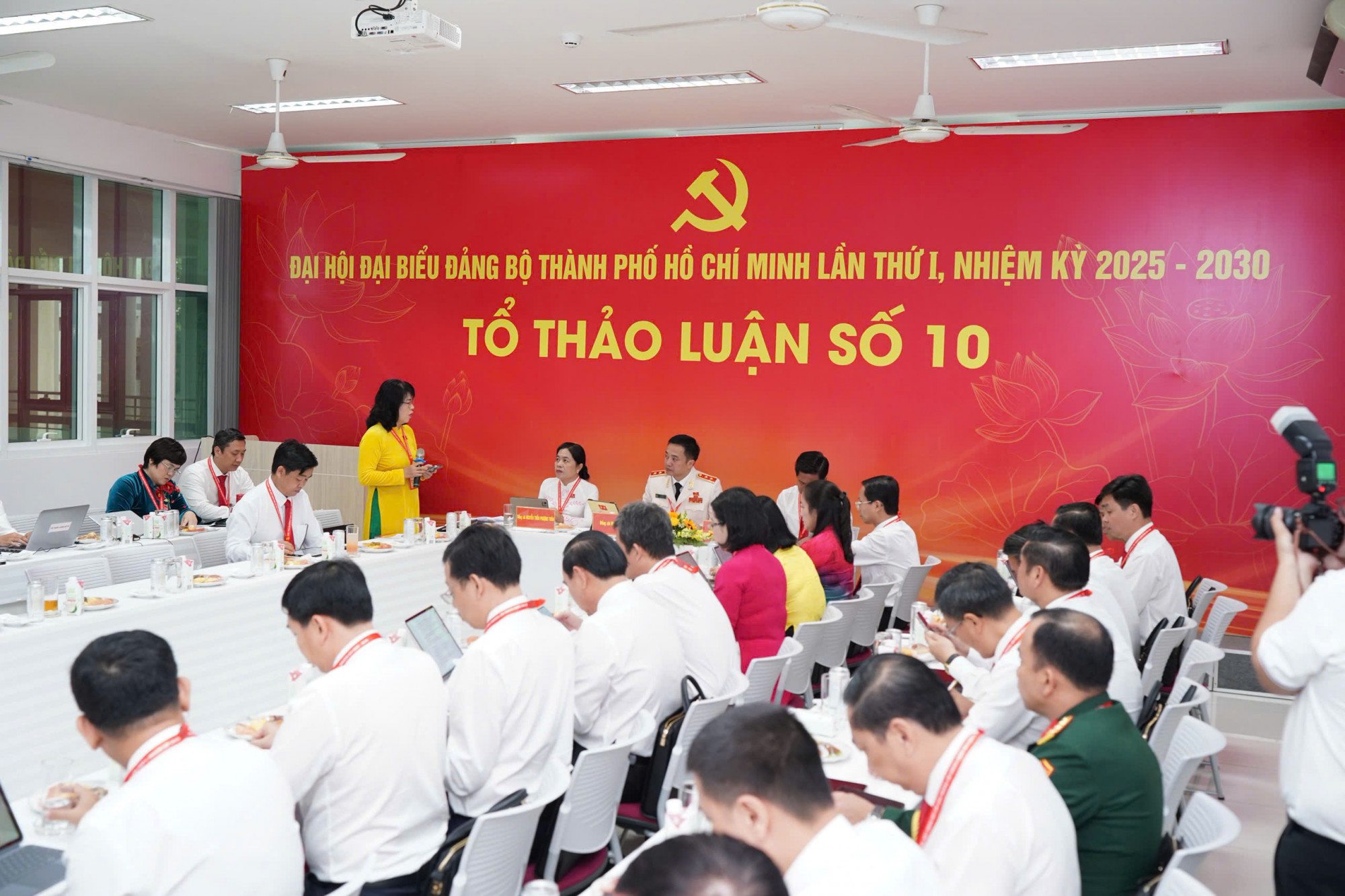 Tổ thảo luận số 10, Đại hội Đại biểu Đảng bộ TPHCM - Ảnh: Ban tổ chức Đại hội Đảng bộ TPHCM