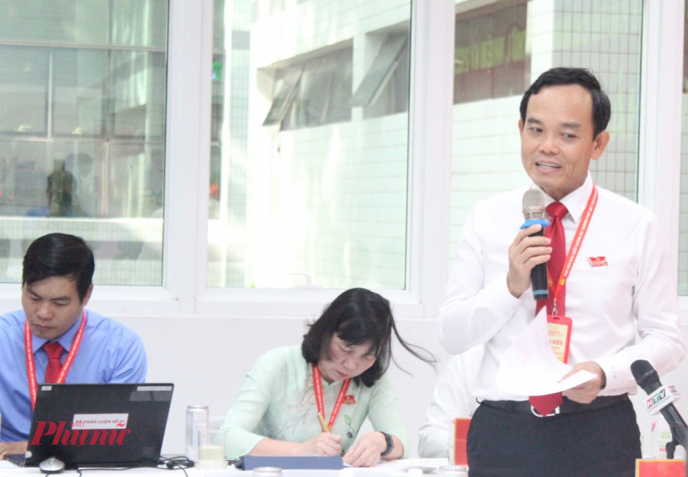 Bí thư Thành ủy TPHCM Trần Lưu Quang ghi nhận các ý kiến.