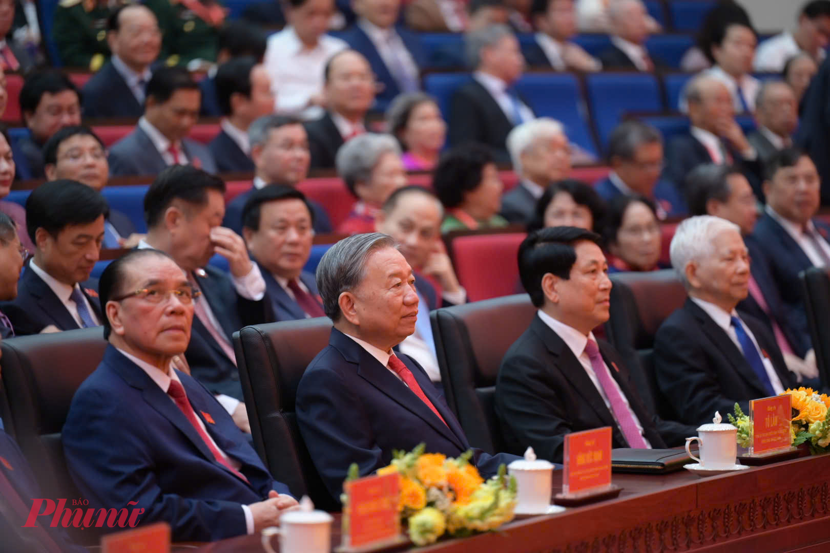 Tổng bí thư Tô Lâm, Chủ tịch nước Lương Cường cùng các đại biểu cấp cao Trung ương cùng về tham dự Đại hội đại biểu Đảng bộ TPHCM - Ảnh: BTC