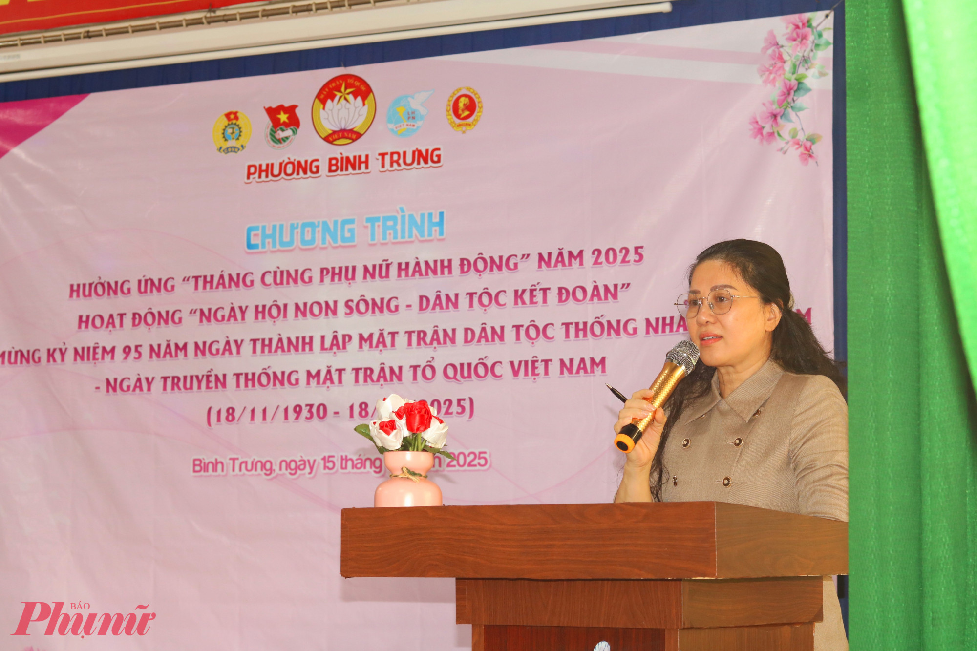 Luật sư Nguyễn Thị Huyền Trang chia sẻ chuyên đề “Phòng, chống bạo lực gia đình, bạo lực trên cơ sở giới” - Ảnh: Mẫn Nhi