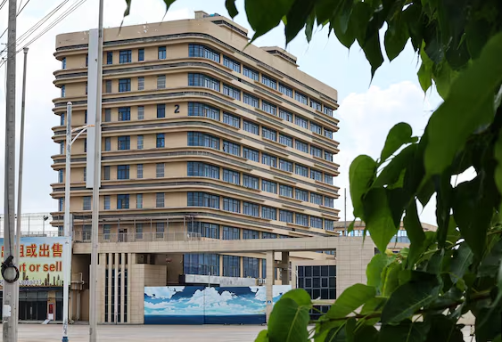 Các vụ việc liên quan đến nhiều loại tội phạm, bao gồm gian lận việc làm và giam giữ người Hàn Quốc tại Campuchia, vẫn tiếp tục xảy ra. Ảnh chụp khu phức hợp Mango ở Phnom Penh, Campuchia, vốn được biết đến là một khu vực tội phạm nghiêm trọng, vào ngày 15, giờ địa phương. /News1