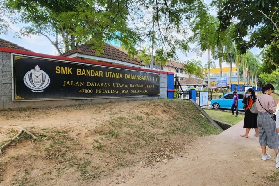 Vụ việc nữ sinh 16 tuổi bị một bạn học sát hại vào ngày 14/10 đã làm rúng động một trường trung học ở Selangor - Ảnh: HAZLIN HASSAN/Straits Times