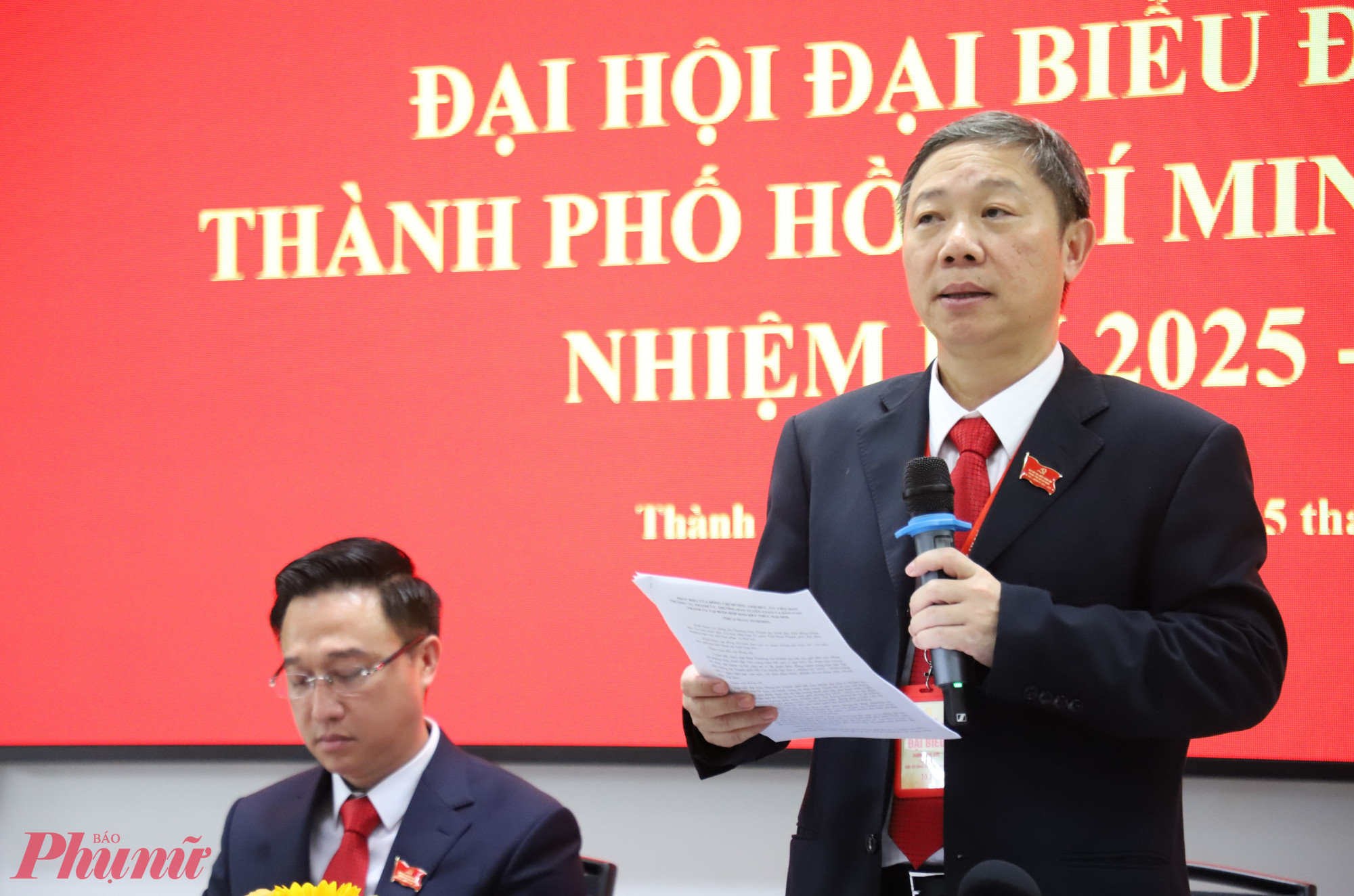 Ông Dương Anh Đức - Ủy viên Ban Thường vụ Thành ủy, Trưởng Ban Tuyên giáo và Dân vận Thành ủy phát biểu tại buổi họp báo 