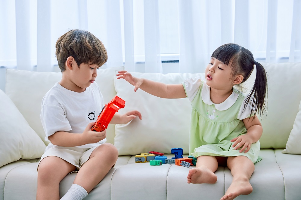 Trẻ dễ bị cảm, ho do nhiều nguyên nhân - Ảnh: Ích Nhi