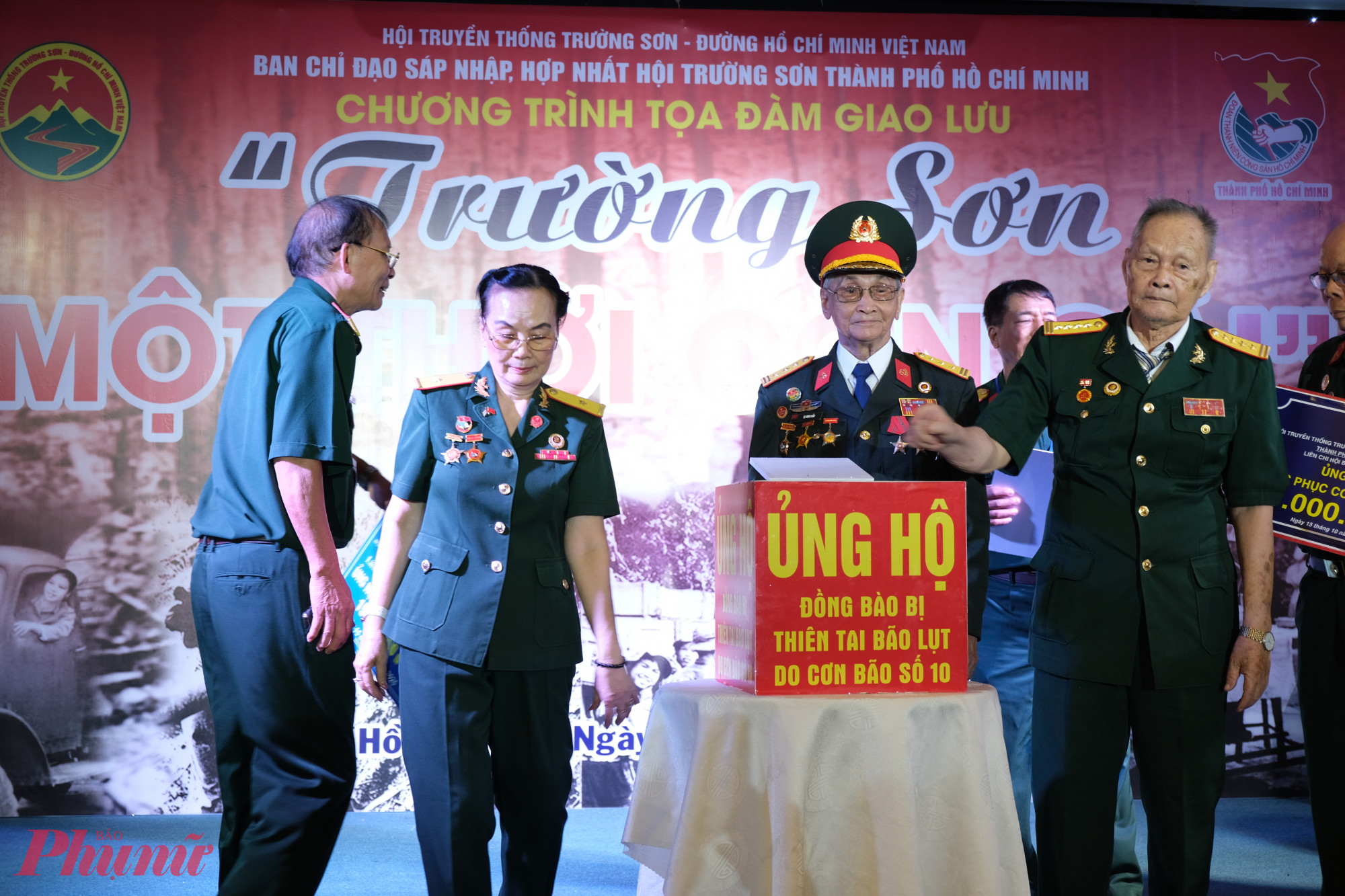 Những người lính Trường Sơn năm xưa vẫn tiếp tục lan tỏa tinh thần nhân ái, góp sức hỗ trợ đồng bào vùng thiên tai trong buổi giao lưu.