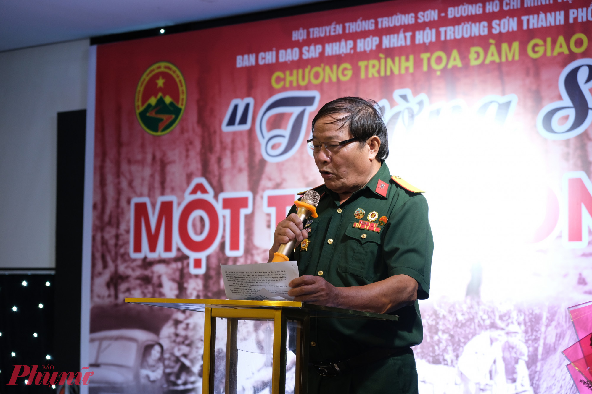 đồng chí Trần Minh Xiêm – Ủy viên Ban Chấp hành Trung ương Hội Trường Sơn có những chia sẻ khai mạc chương trình