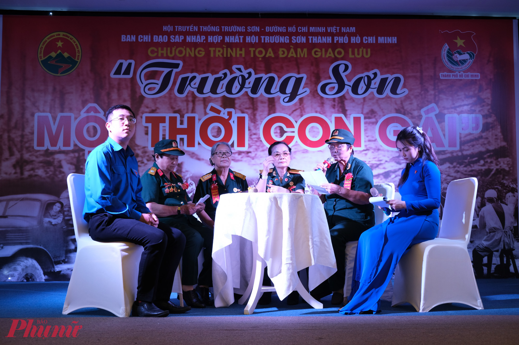 Những Bông hồng thép chia sẻ những câu chuyện lịch sử tại tuyến đường Trường Sơn