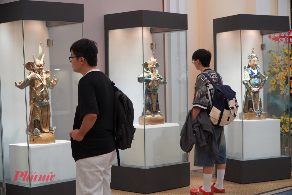 Không gian trưng bày thu hút nhiều bạn trẻ