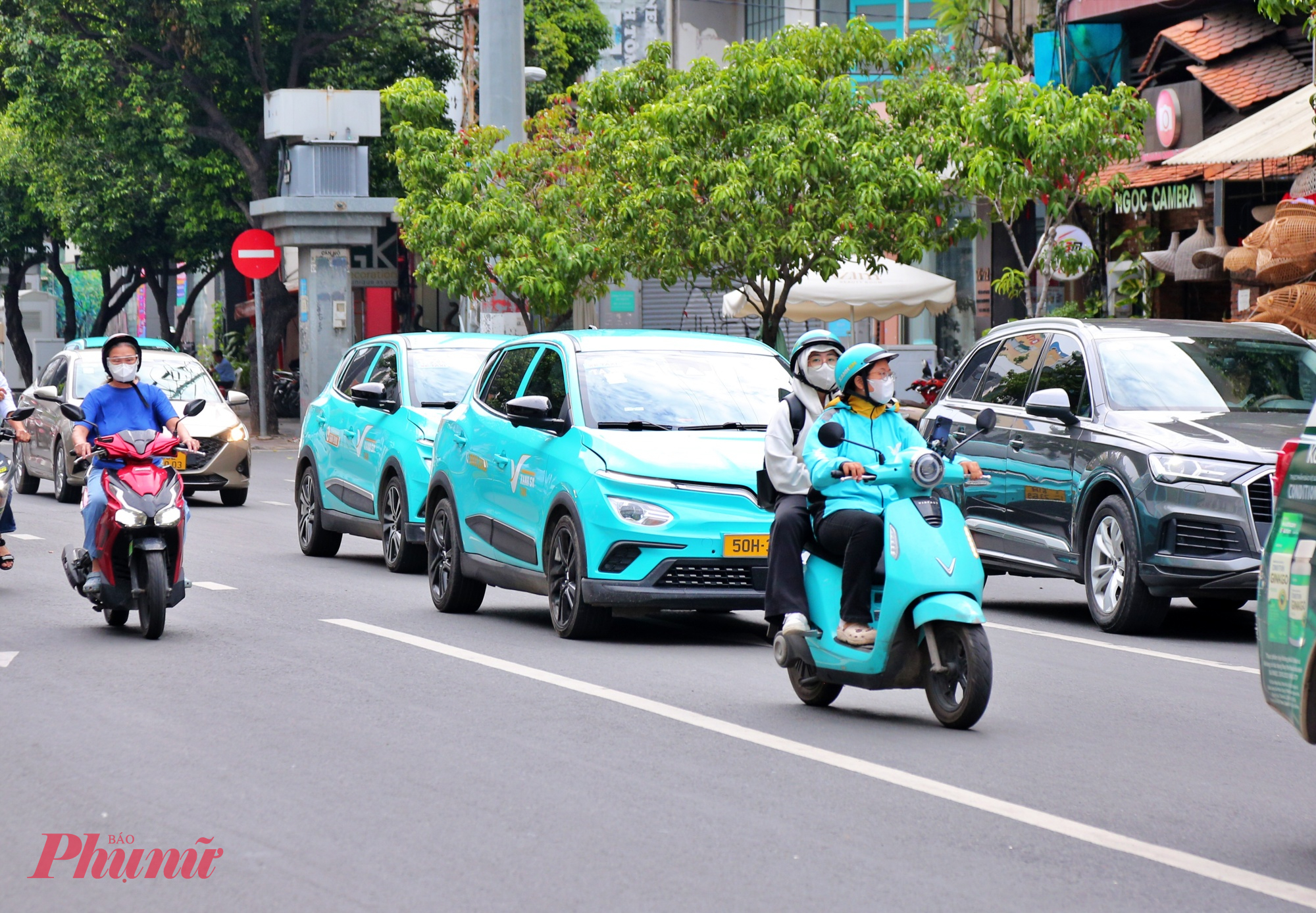 Taxi và xe ôm công nghệ Xanh SM sử dụng phương tiện xe điện ở TPHCM 