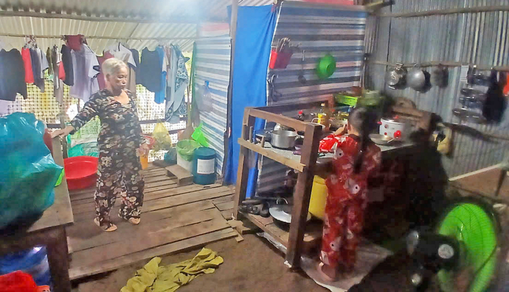 Căn bếp nhà chị Quý nay không còn bóng dáng người mẹ hiền - ẢNH: P.K 