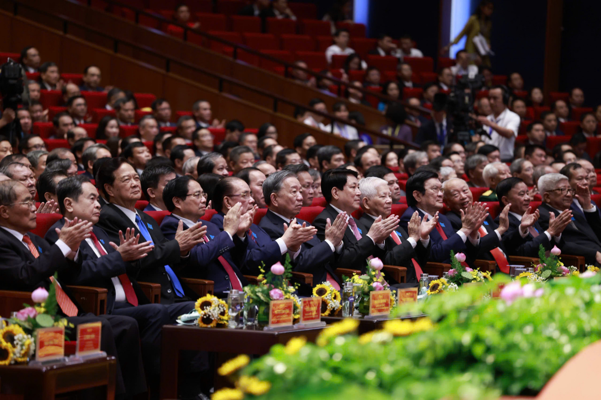 Lãnh đạo Đảng, Nhà nước
