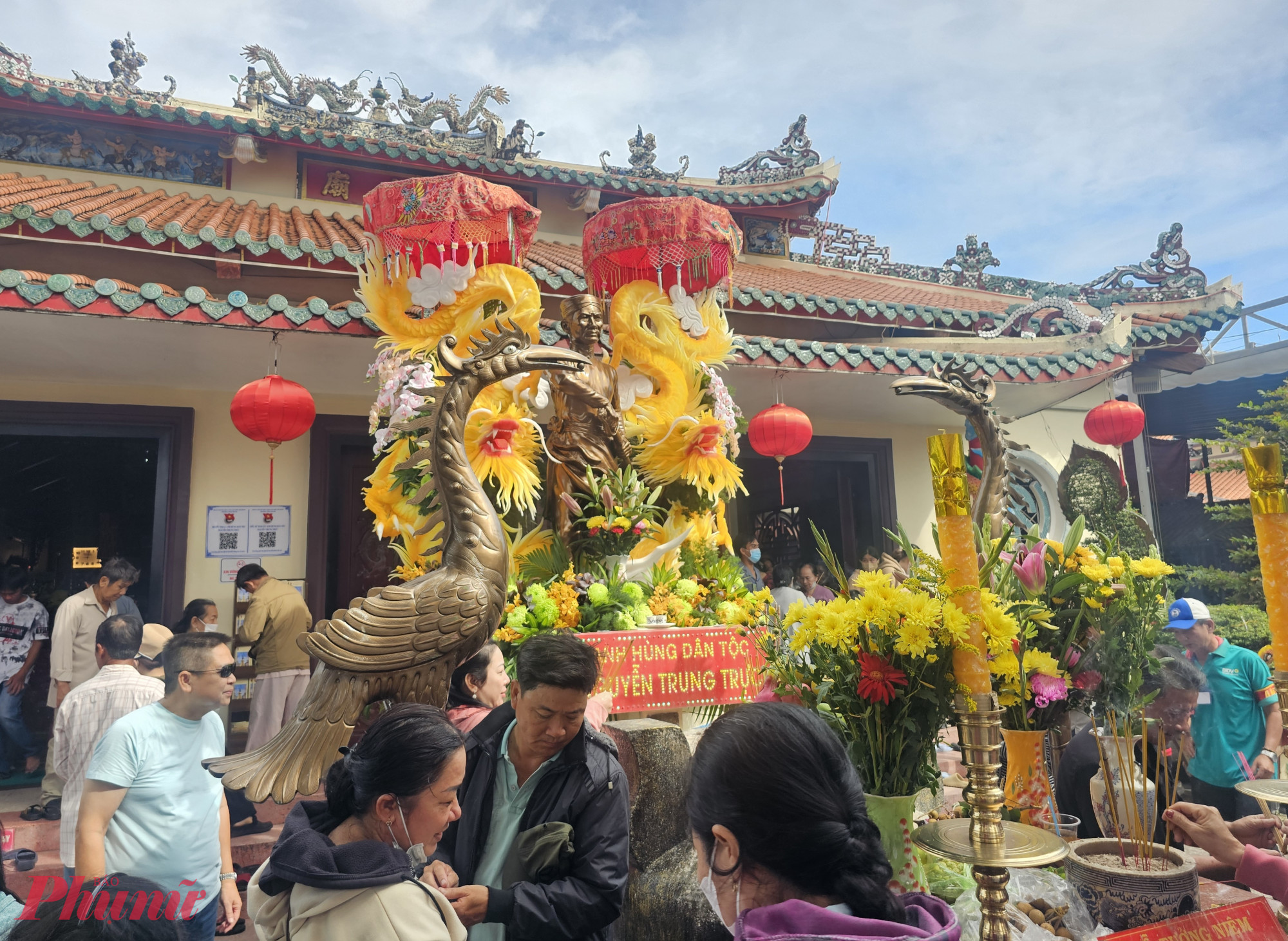 Chị Nguyễn Thị Hằng (48 tuổi, đến từ Cà Mau) cho biết, năm nào chị và các thành viên trong gia đình đều từ Cà Mau sang Rạch Giá để dự lễ hội, năm nay đi đông mọi người cùng thuê xe 16 chỗ để về Rạch Giá để tham dự lễ giỗ. Đây là một lễ hội có ý nghĩa vừa tưởng nhớ công ơn Anh hùng Nguyễn Trung Trực, vừa giáo dục truyền thống yêu nước đối với thế hệ trẻ.