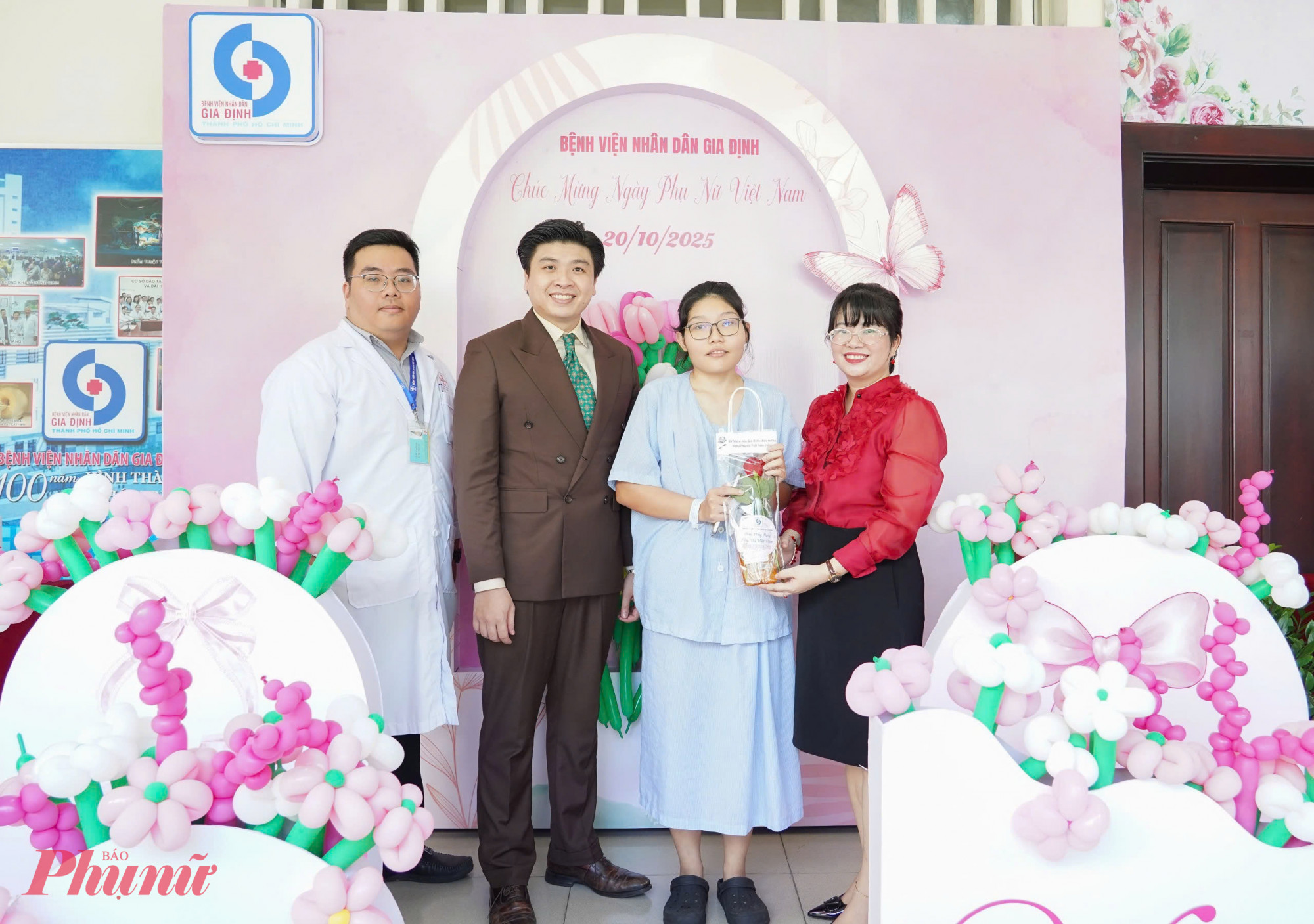 Ngày 16/10, Phòng Công tác xã hội, Bệnh viện Nhân dân Gia Định đã tổ chức chương trình kỷ niệm Ngày Phụ nữ Việt Nam 20/10 với chủ đề “Người phụ nữ tôi yêu” dành cho người bệnh nữ đang điều trị nội trú. 