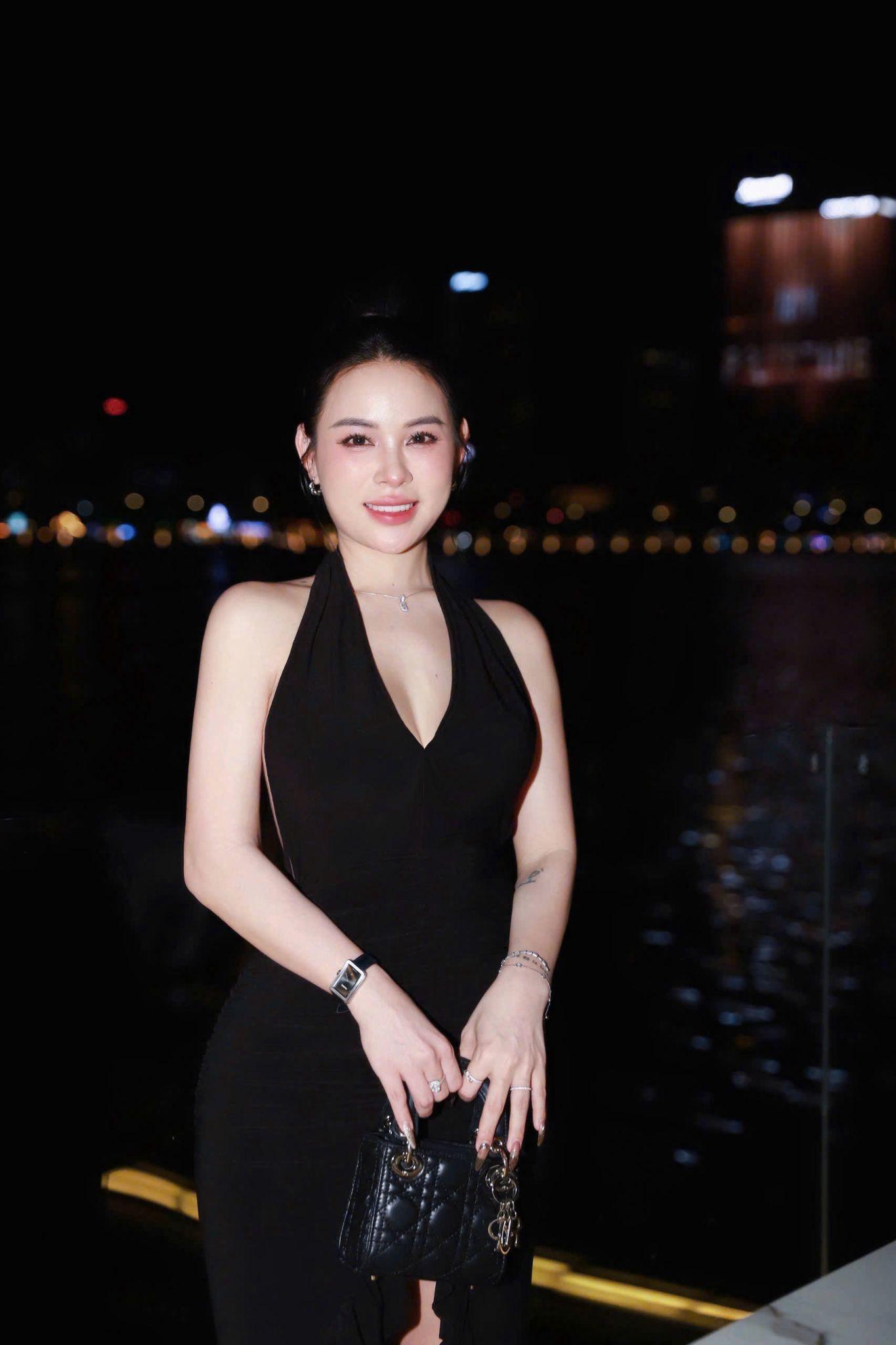 Sau 12 năm trong ngành Dược, Ý Vi chọn thử sức với livestream như một cách khám phá điều mới mẻ - Ảnh: nhân vật cung cấp