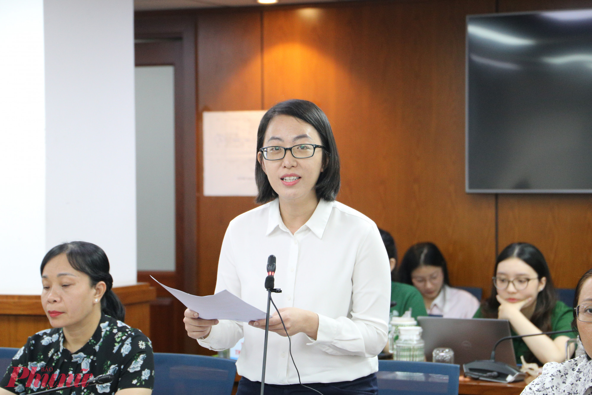 Bà Châu Minh Hiền, Trưởng Ban Thi đua - Khen thưởng, Sở Nội vụ TPHCM thông tin về Đại hội Thi đua yêu nước TP HCM lần thứ I - Ảnh: Thanh Tâm