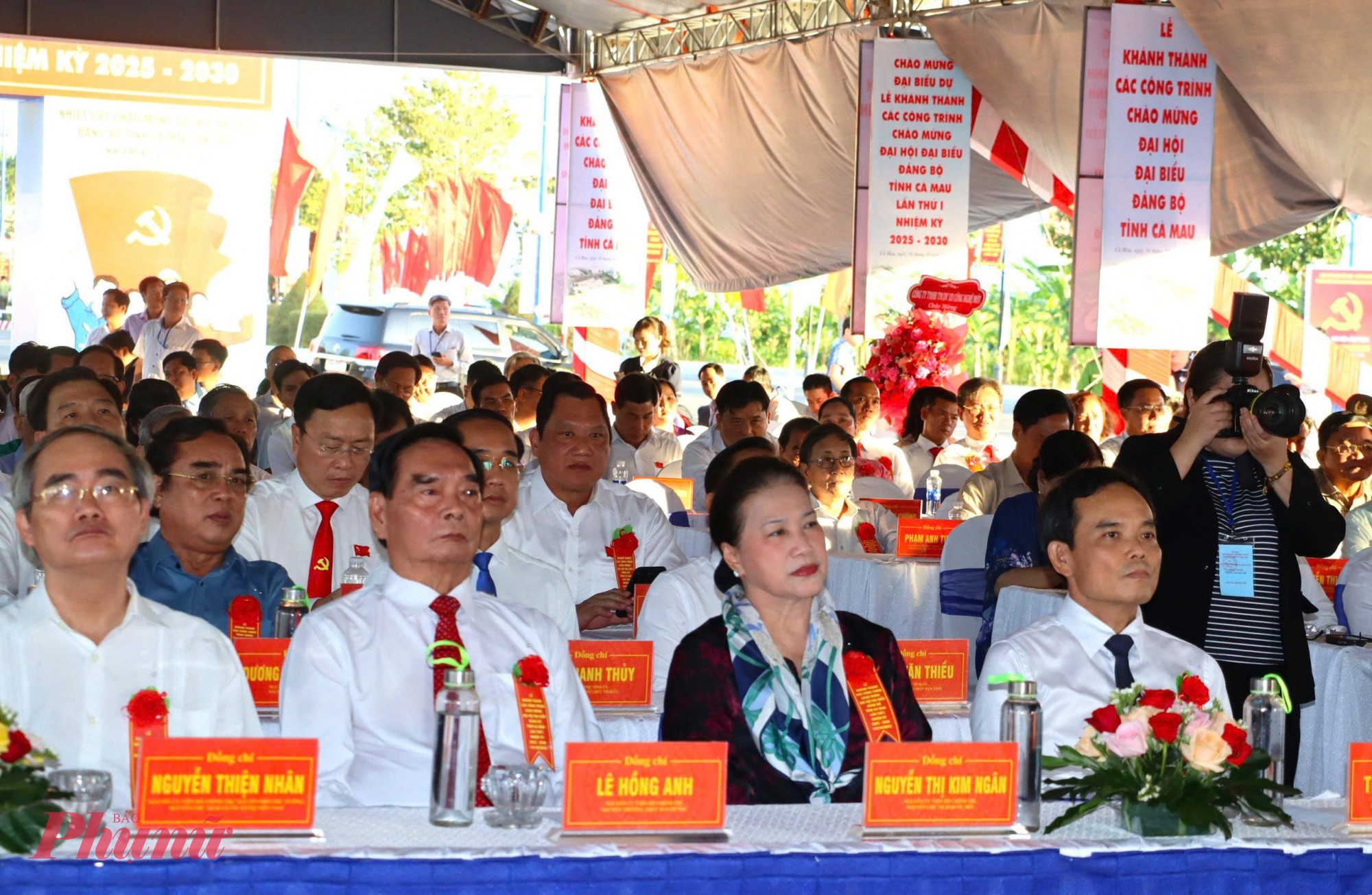 Các đại biểu tham dự buổi lễ, chiều ngày 16/10. Ảnh: Hoàng Thịnh